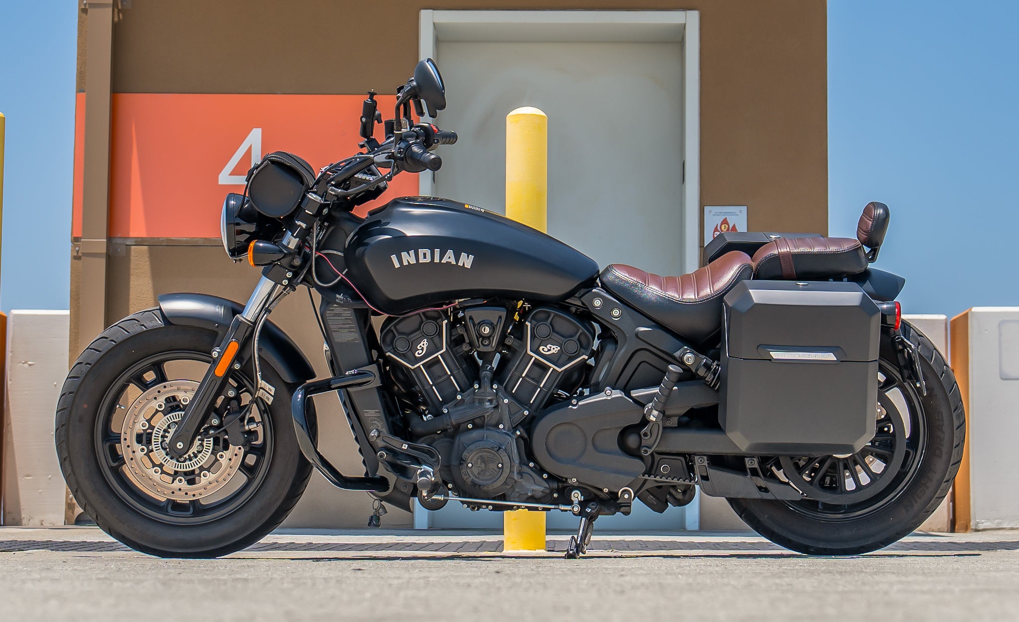 15L - Outlaw Quick Mount Medium Indian Scout Rogue Sixty Matte Hard Solo Saddlebag (Left Only) @expand