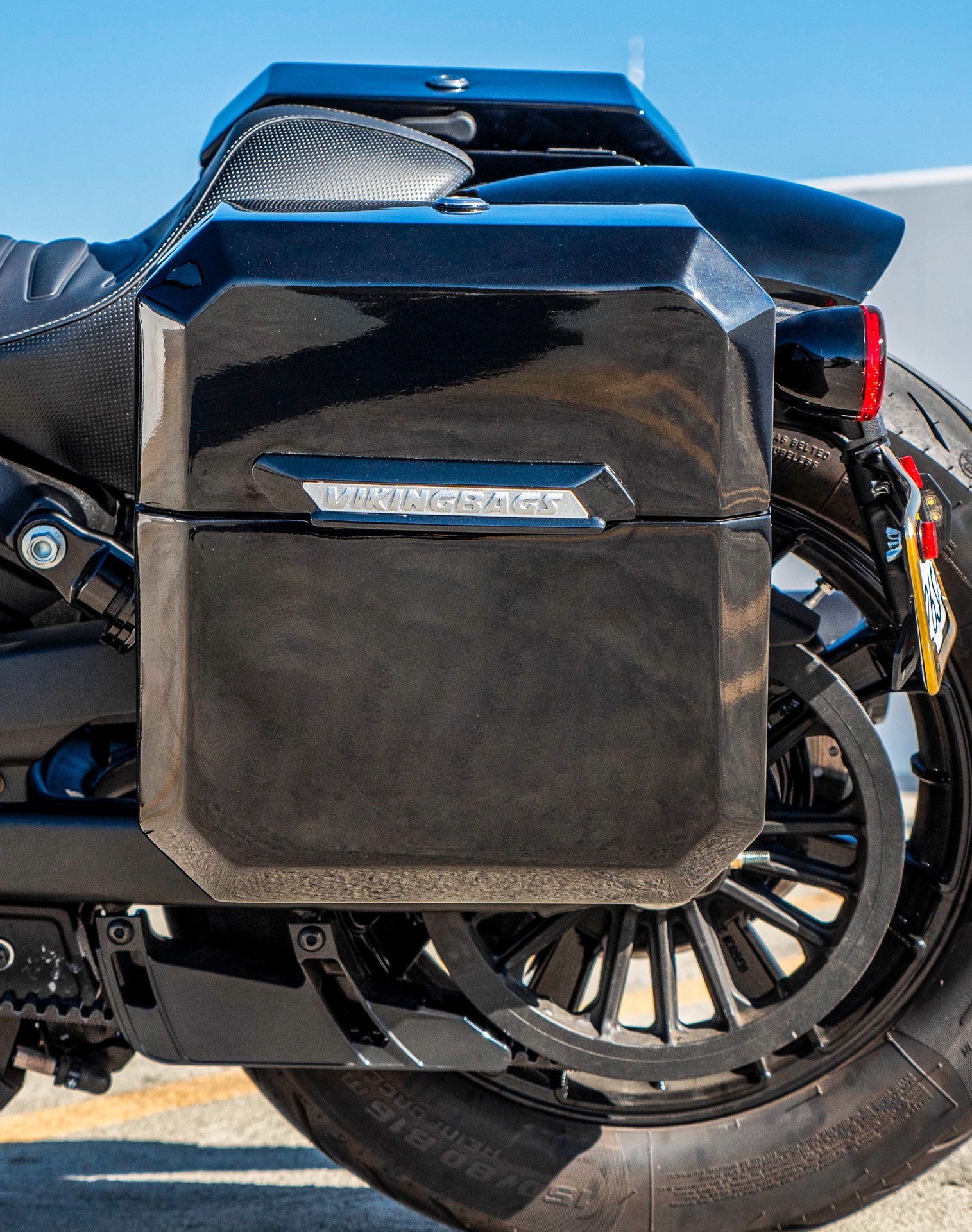 15L - Outlaw Quick-Mount Medium Indian Scout Rogue Sixty Painted Hard Solo Saddlebag (Left Only) v2
