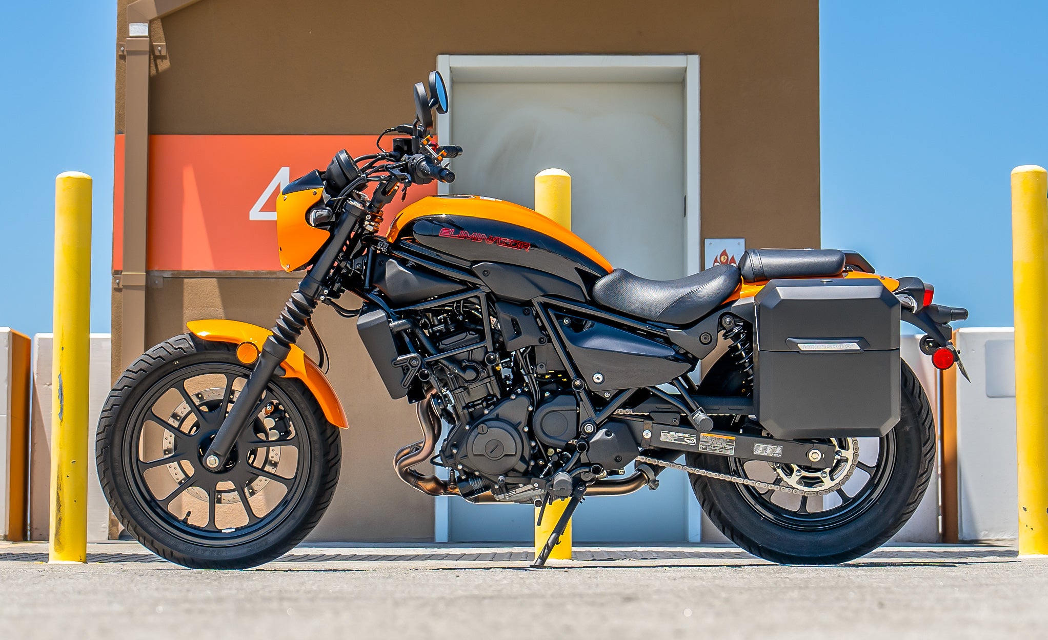 15L - Outlaw Quick Mount Medium Kawasaki Eliminator 450 Matte Hard Solo Saddlebag (Left Only) @expand