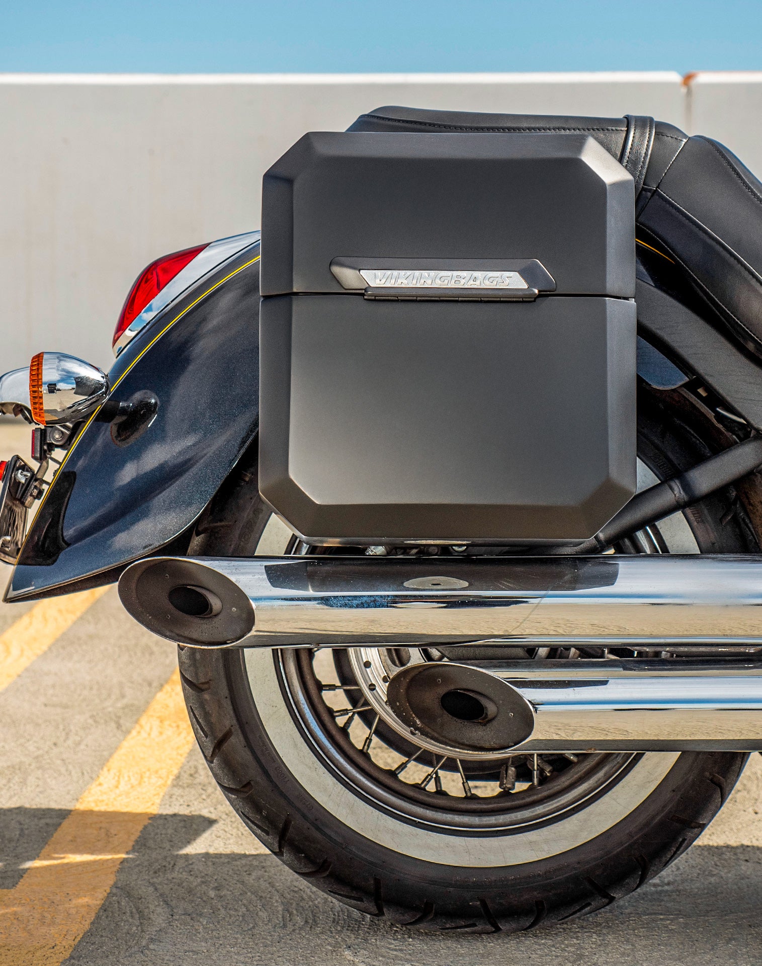 15L - Outlaw Quick-Mount Kawasaki Vulcan 900 Classic VN900 Matte Hard Solo Saddlebag (Right Only) v3