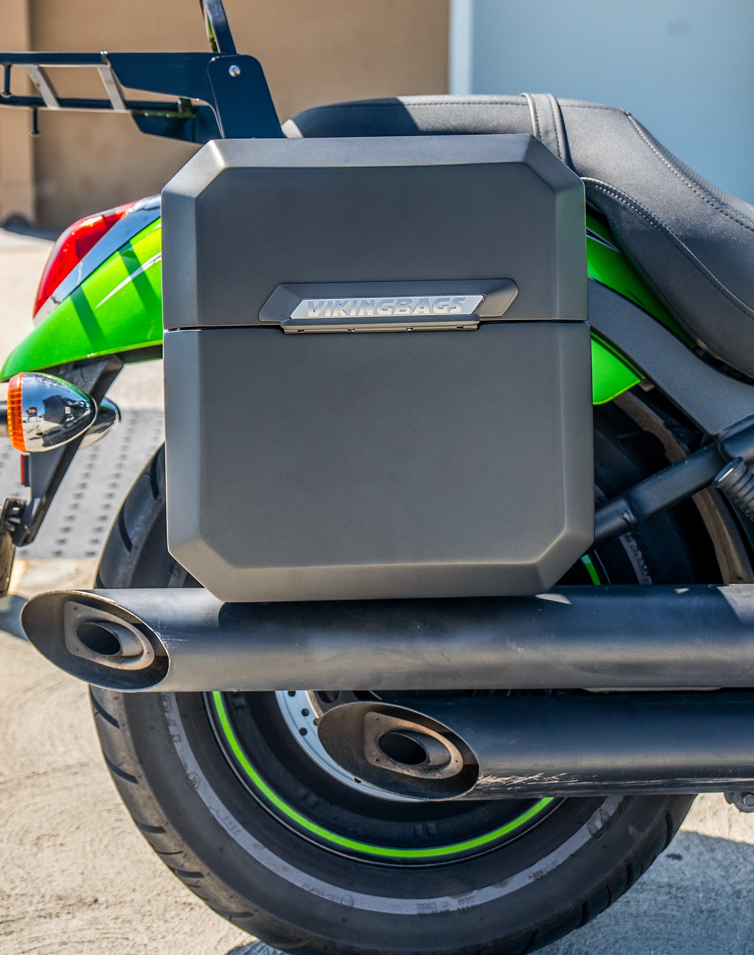 15L - Outlaw Quick-Mount Kawasaki Vulcan 900 Custom Matte Hard Solo Saddlebag (Right Only) v2