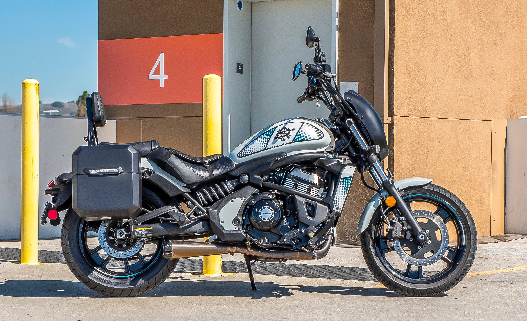 15L - Outlaw Quick-Mount Kawasaki Vulcan S Matte Hard Solo Saddlebag (Right Only) @expand