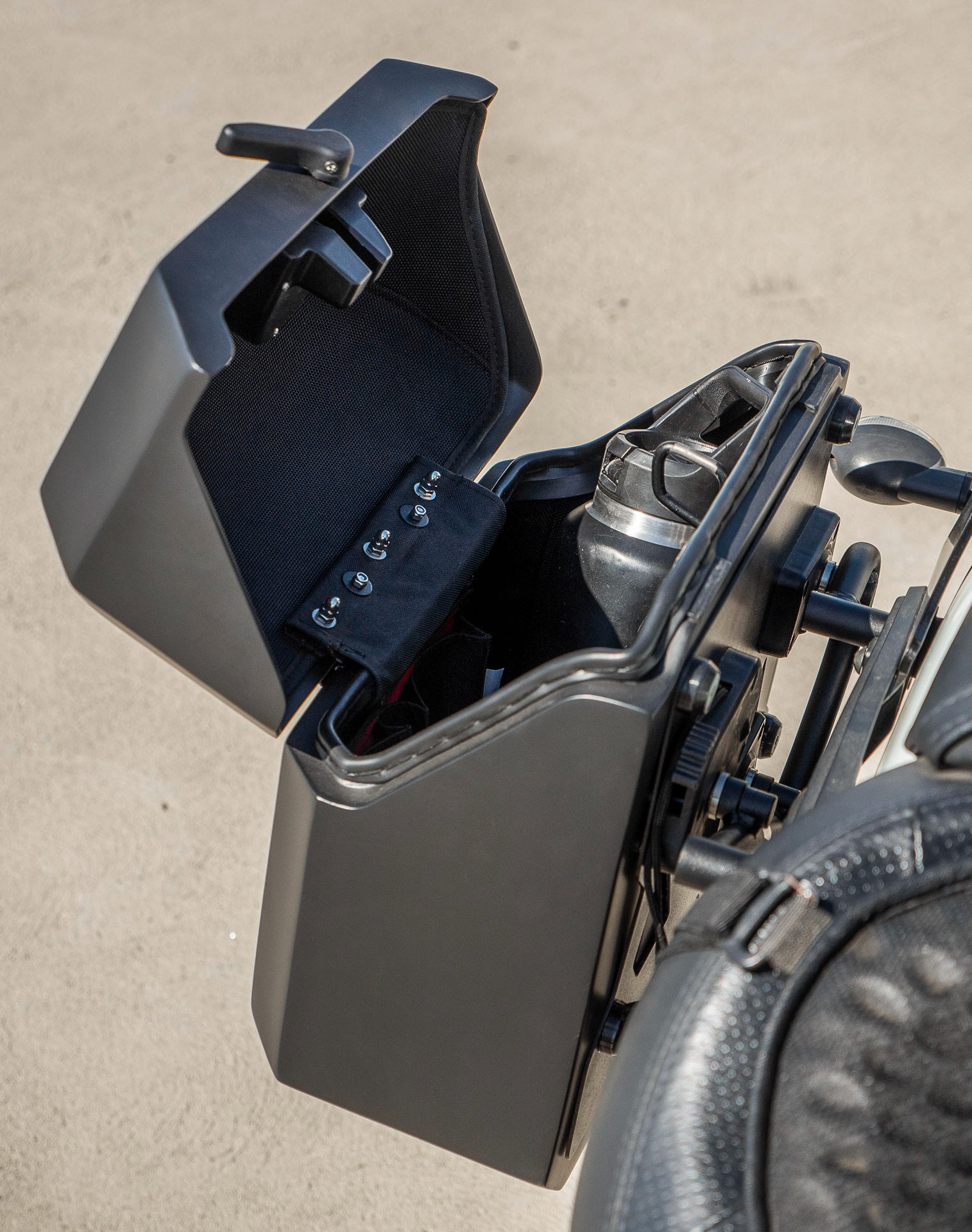 15L - Outlaw Quick-Mount Kawasaki Vulcan S Matte Hard Solo Saddlebag (Right Only) v4