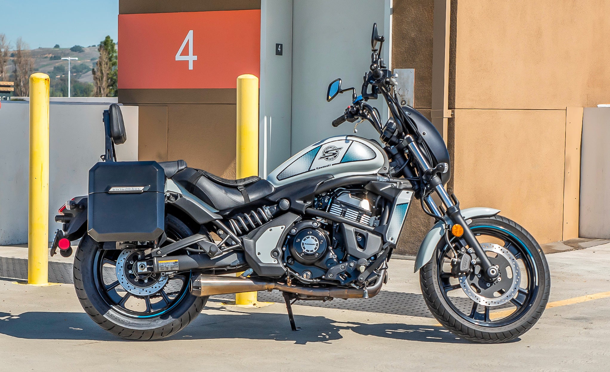 15L - Outlaw Quick-Mount Medium Kawasaki Vulcan S Painted Hard Solo Saddlebag (Right Only) @expand
