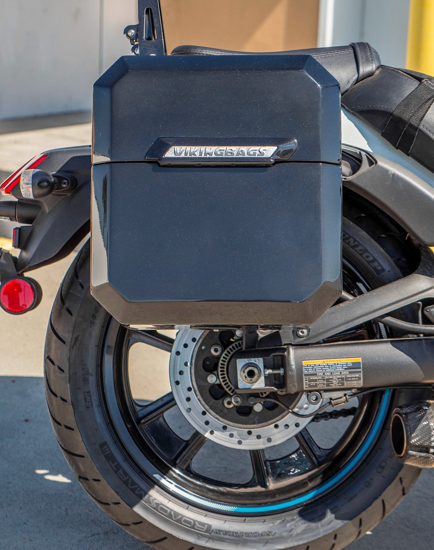 15L - Outlaw Quick-Mount Medium Kawasaki Vulcan S Painted Hard Solo Saddlebag (Right Only) v2