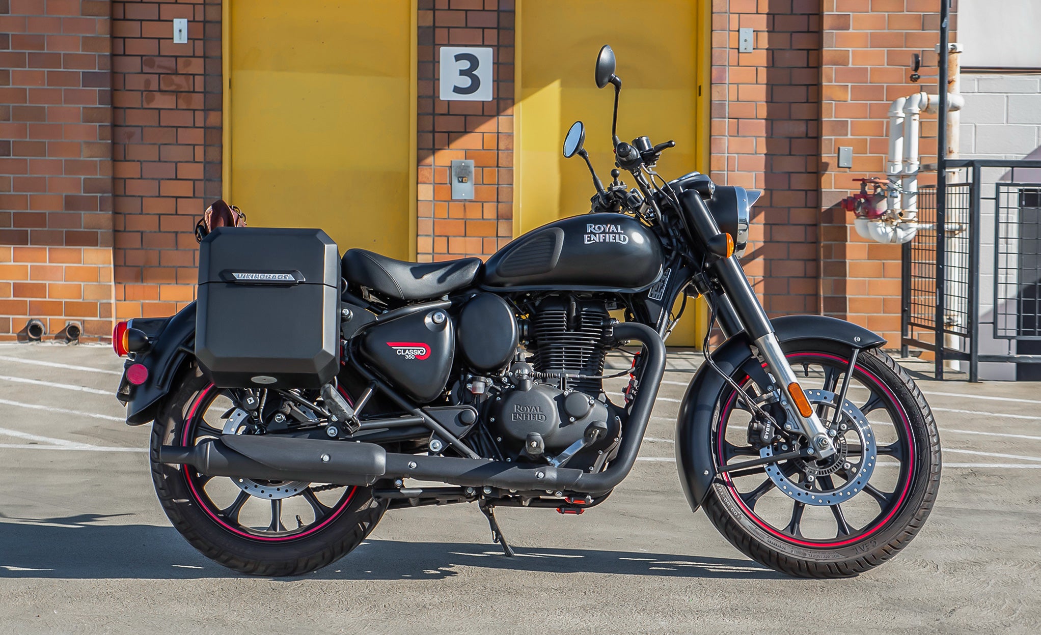 15L - Outlaw Quick-Mount Royal Enfield Classic 350 Matte Hard Solo Saddlebag (Right Only) @expand