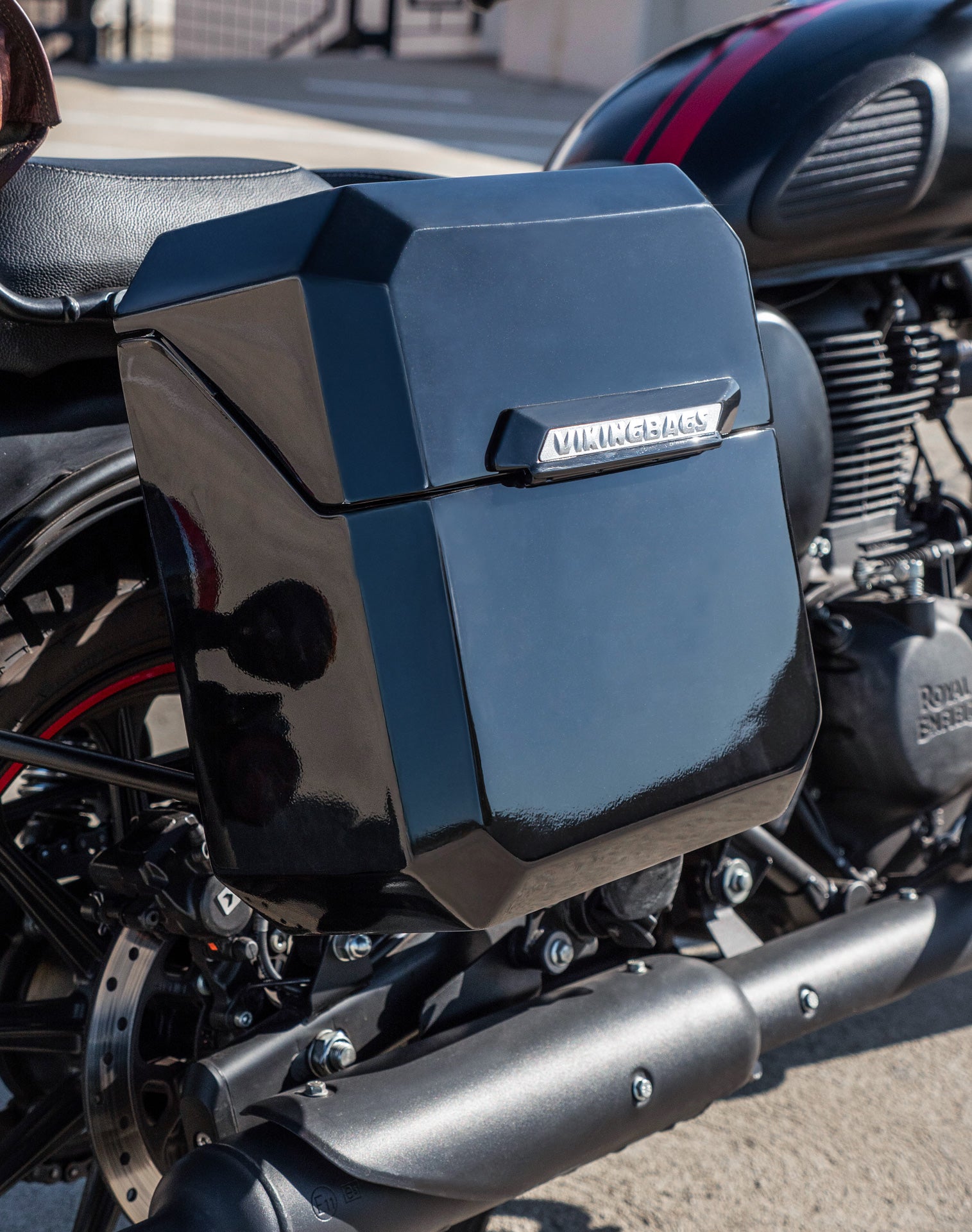 15L - Outlaw Quick-Mount Medium Royal Enfield Classic 350 Painted Hard Solo Saddlebag (Right Only) v2