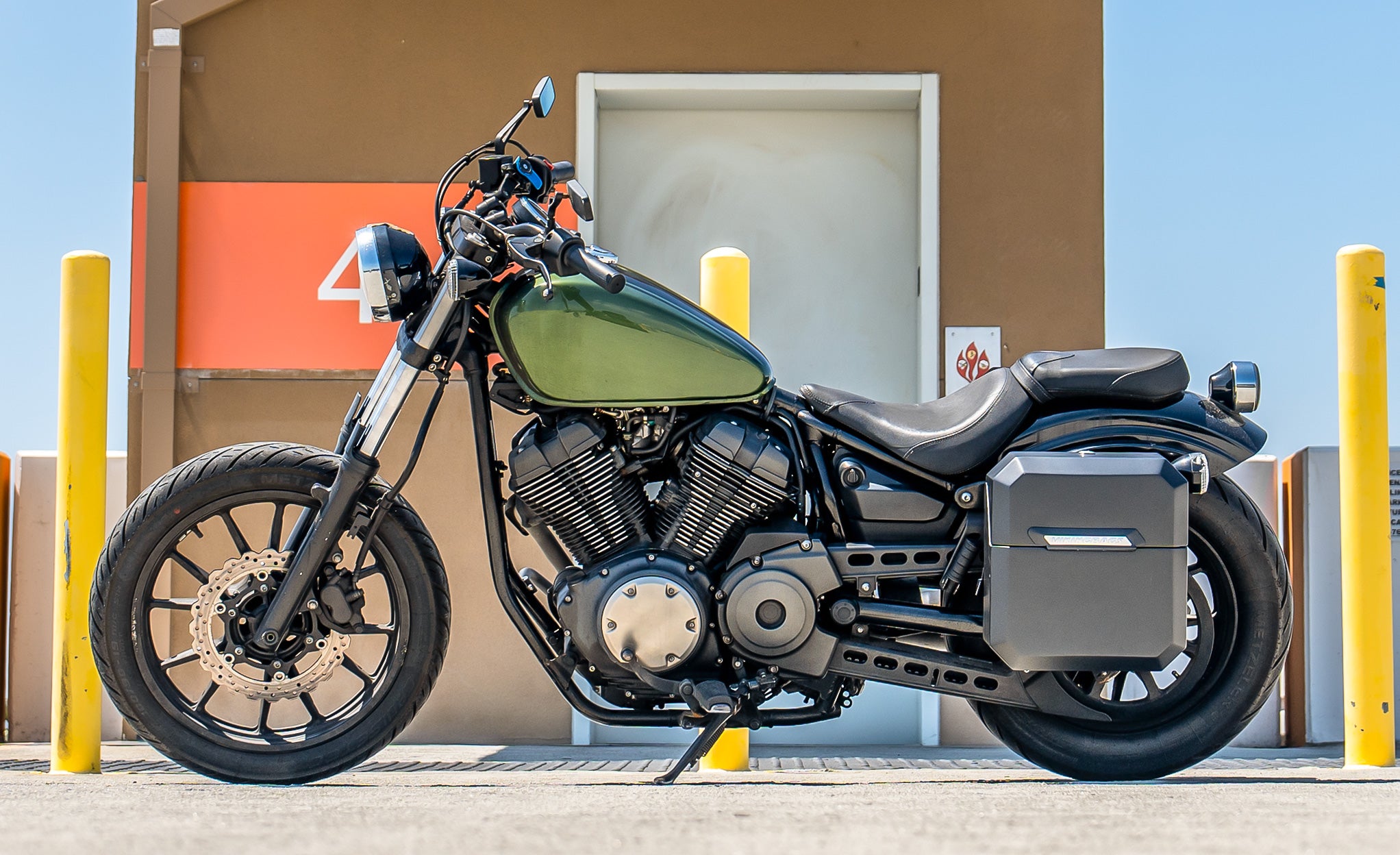 15L - Outlaw Quick Mount Yamaha Bolt Specific Matte Hard Solo Saddlebag (Left Only) @expand