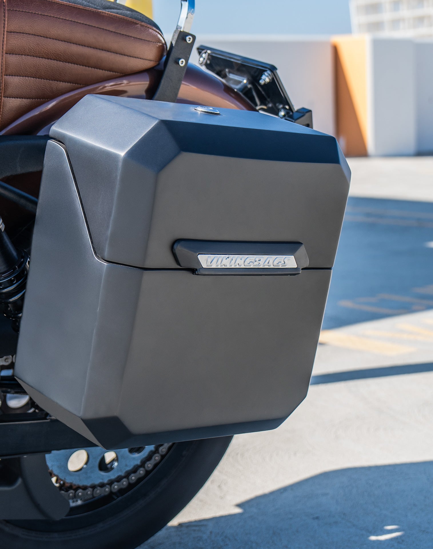 15L - Outlaw Quick Mount Medium Matte Hard Solo Saddlebag (Left Only) for Harley Dyna Super Glide FXD/I Lifestyle