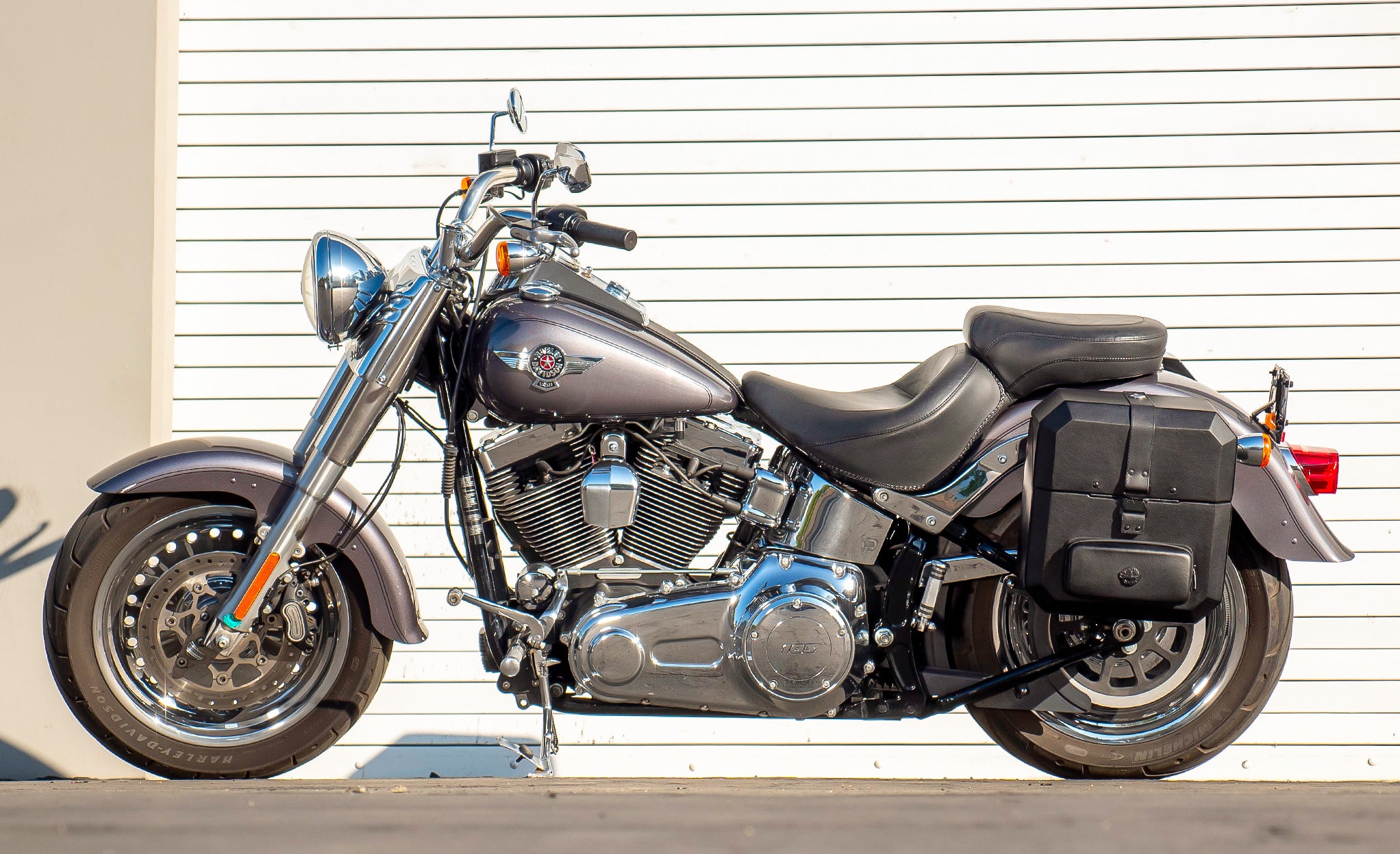 15L - Outlaw Quick Mount Medium Hard Solo Saddlebag (Left Only) for Harley Softail Fat Boy FLSTF/I @expand