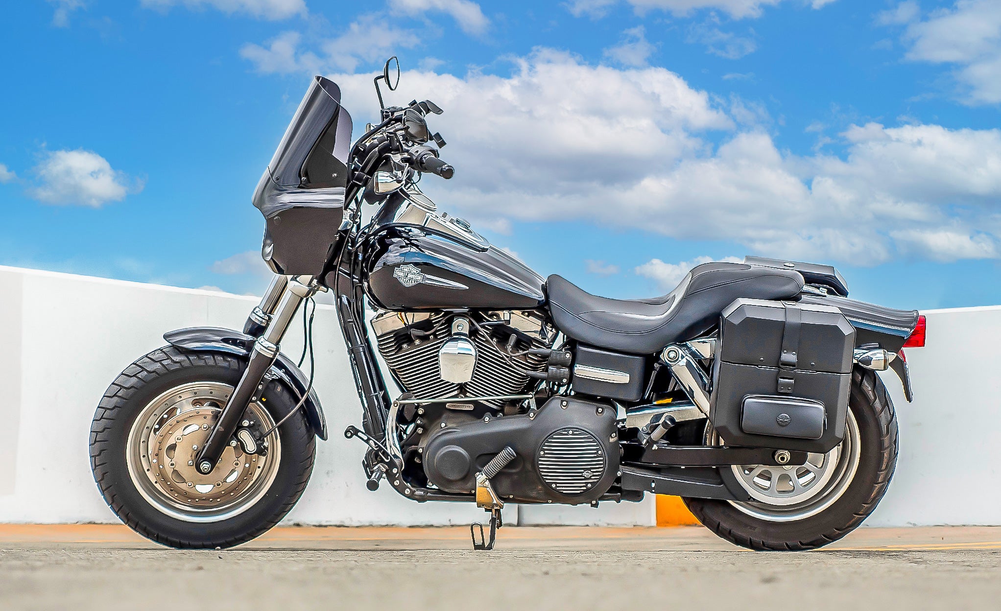 15L - Outlaw Quick Mount Medium Harley Dyna Fat Bob FXDF Hard Solo Saddlebag (Left Only) @expand