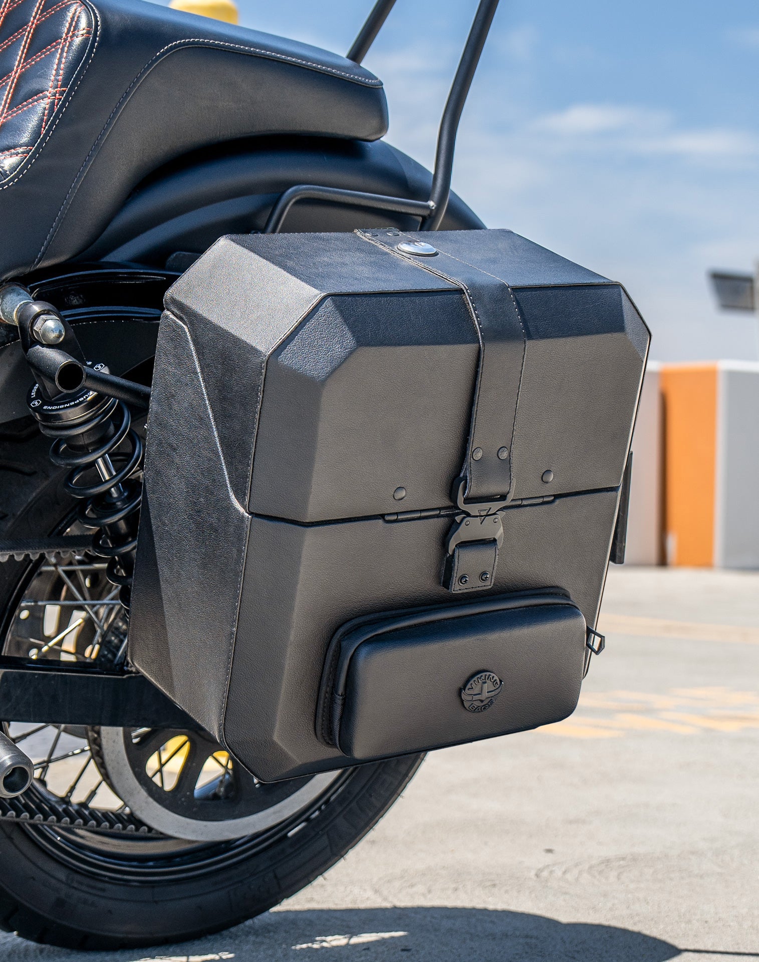 15L - Outlaw Quick Mount Medium Harley Dyna Street Bob FXDB Hard Solo Saddlebag (Left Only) Lifestyle