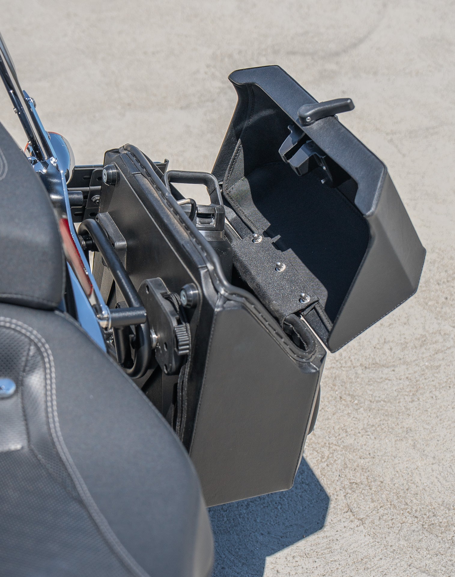 15L - Outlaw Quick Mount Medium Harley Softail Breakout FXBR/S Hard Solo Saddlebag (Left Only) Lifestyle