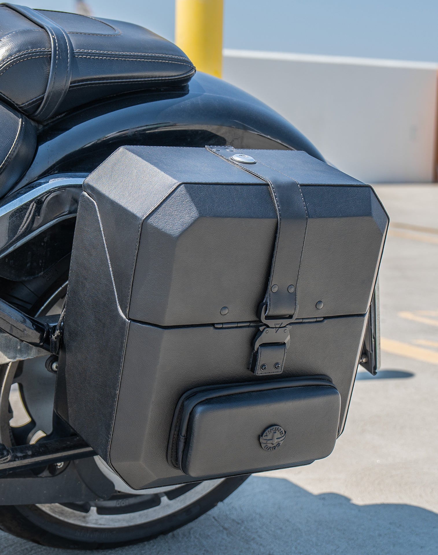 15L - Outlaw Quick Mount Medium Harley Softail Fat Boy FLFB/S Hard Solo Saddlebag (Left Only) v3