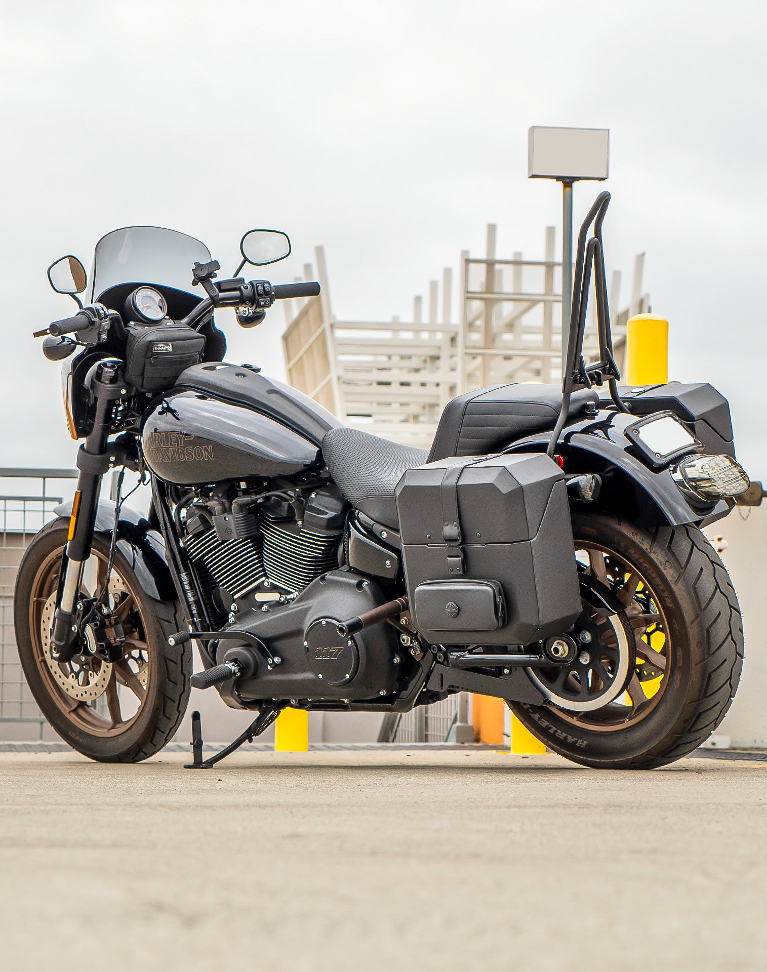 15L - Outlaw Quick Mount Medium Harley Softail Low Rider S FXLRS Hard Solo Saddlebag (Left Only) v1