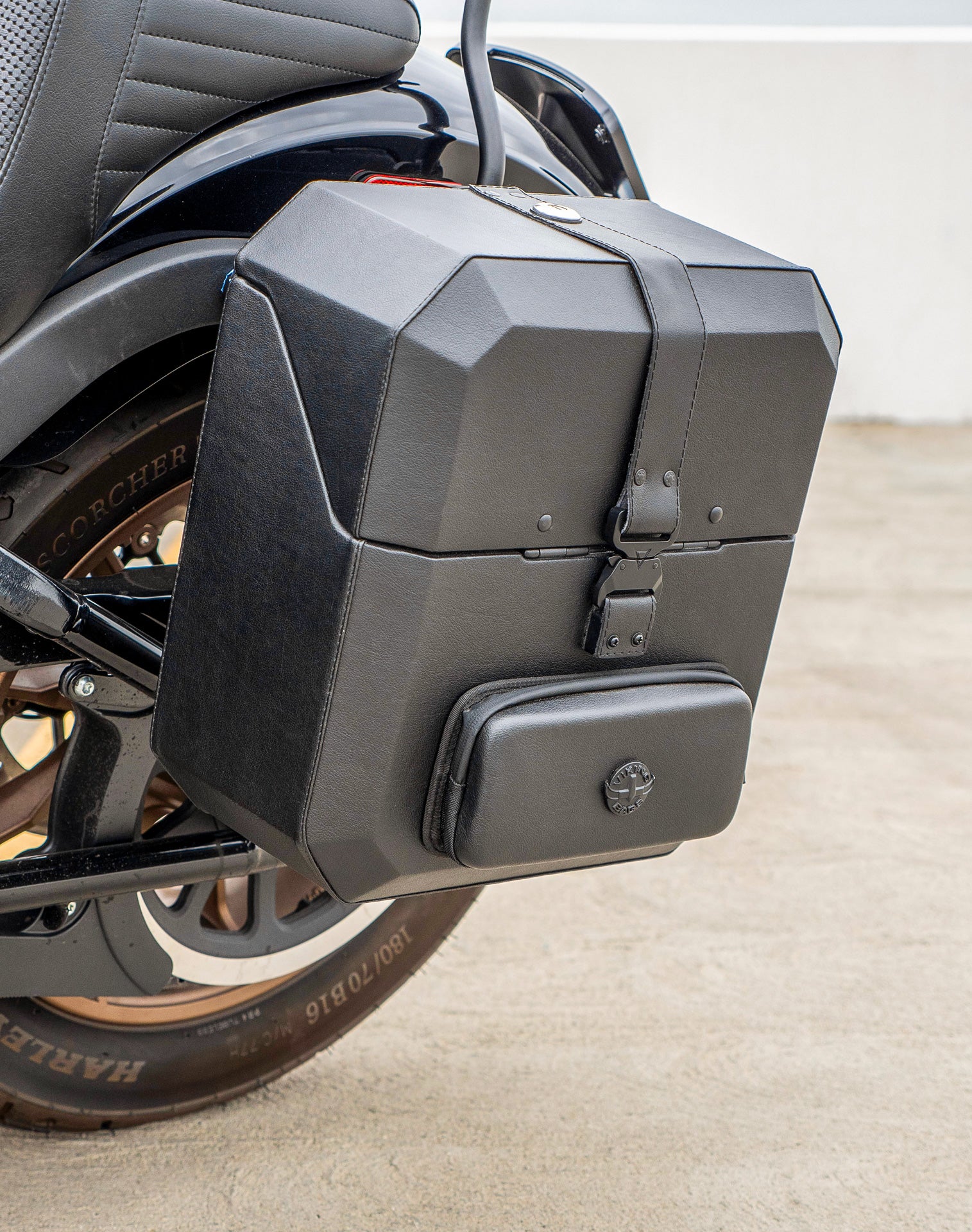 15L - Outlaw Quick Mount Medium Harley Softail Low Rider S FXLRS Hard Solo Saddlebag (Left Only) v3