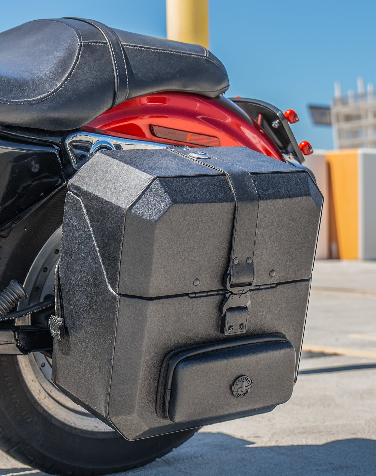 15L - Outlaw Quick Mount Medium Harley Sportster 883 Custom XL883C Hard Solo Saddlebag (Left Only) Lifestyle