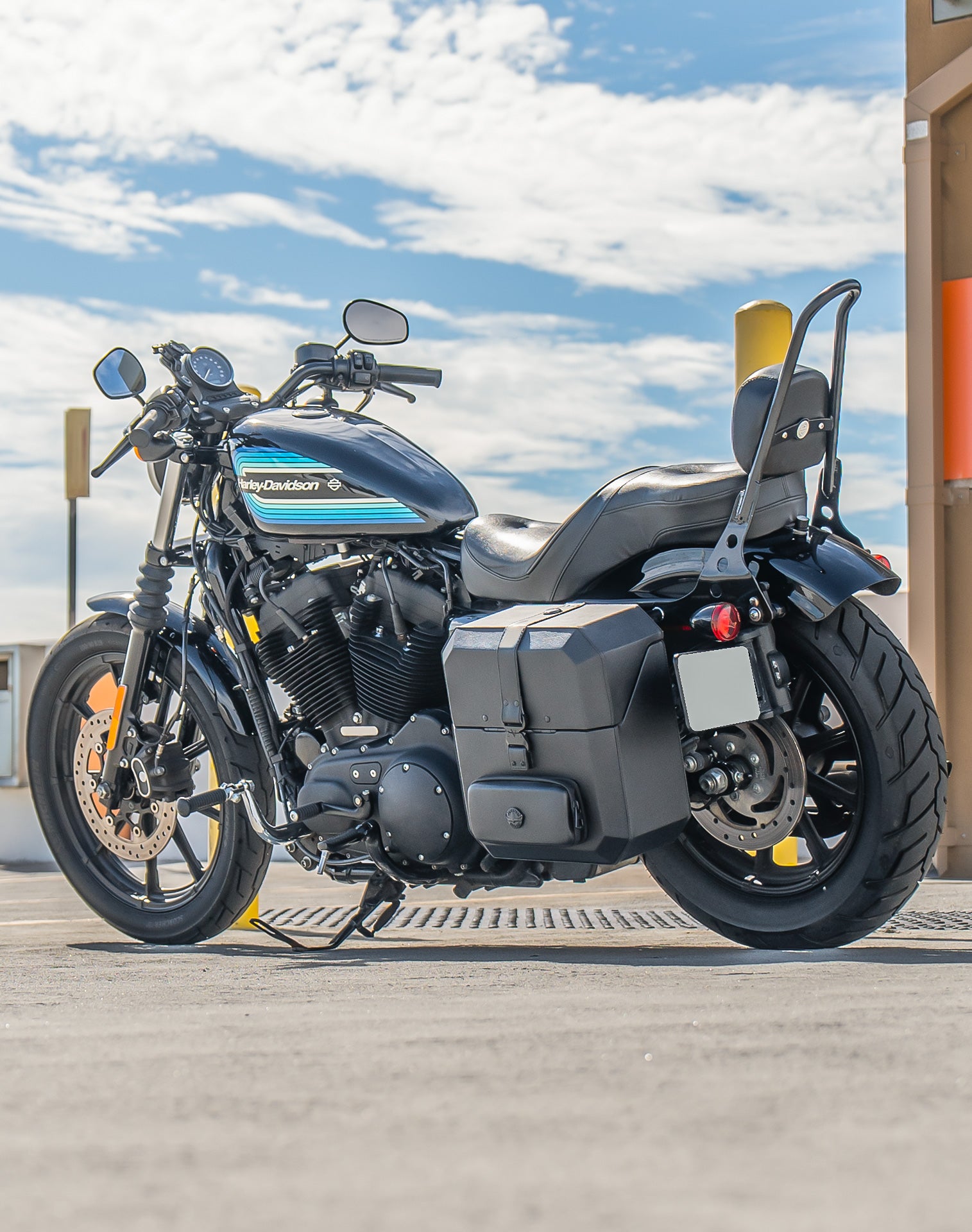 15L - Outlaw Quick Mount Medium Harley Sportster Iron 1200 Hard Solo Saddlebag (Left Only) Lifestyle Lifestyle 1