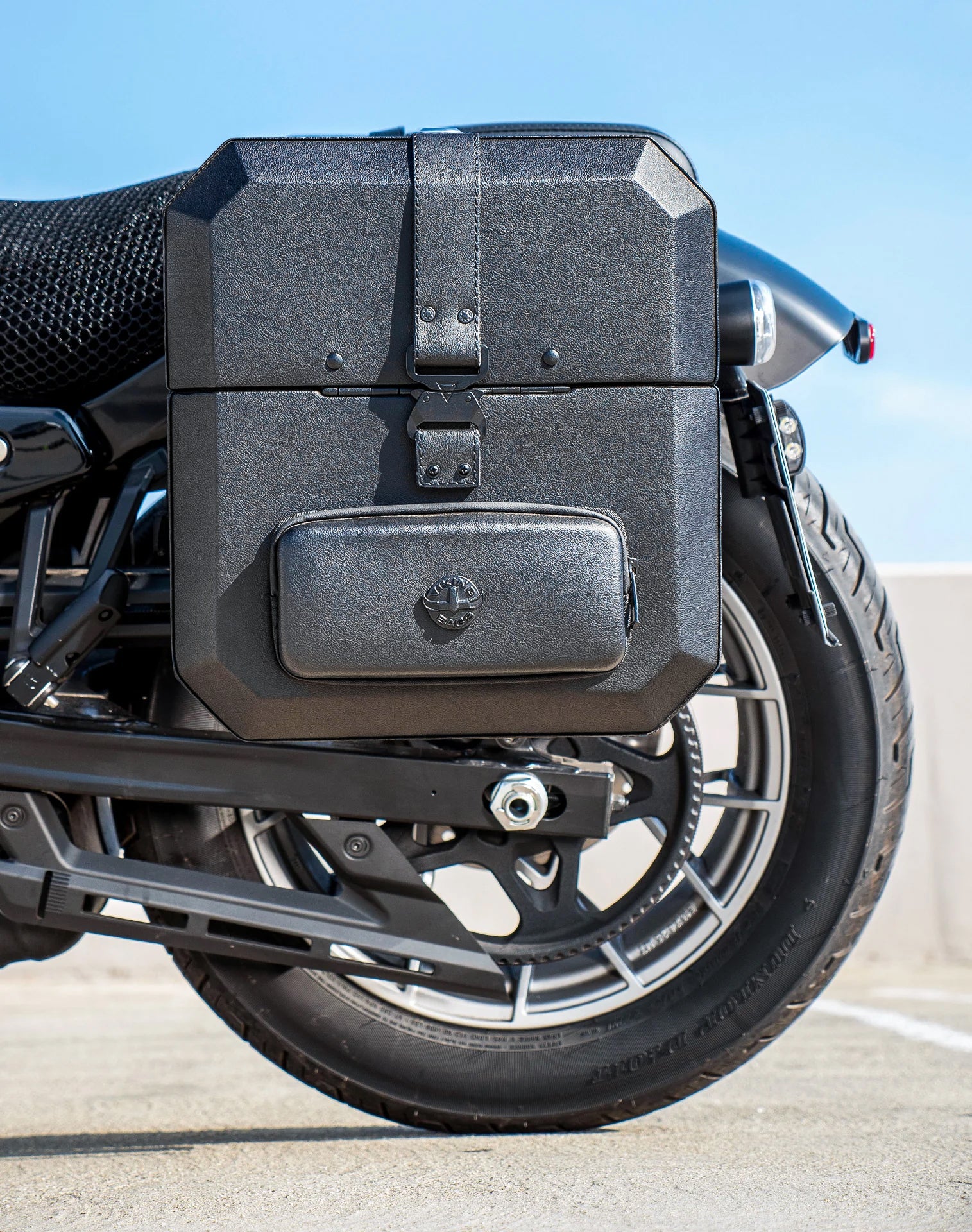 15L - Outlaw Quick Mount Medium Harley Sportster Nightster RH975/S Hard Solo Saddlebag (Left Only) v2