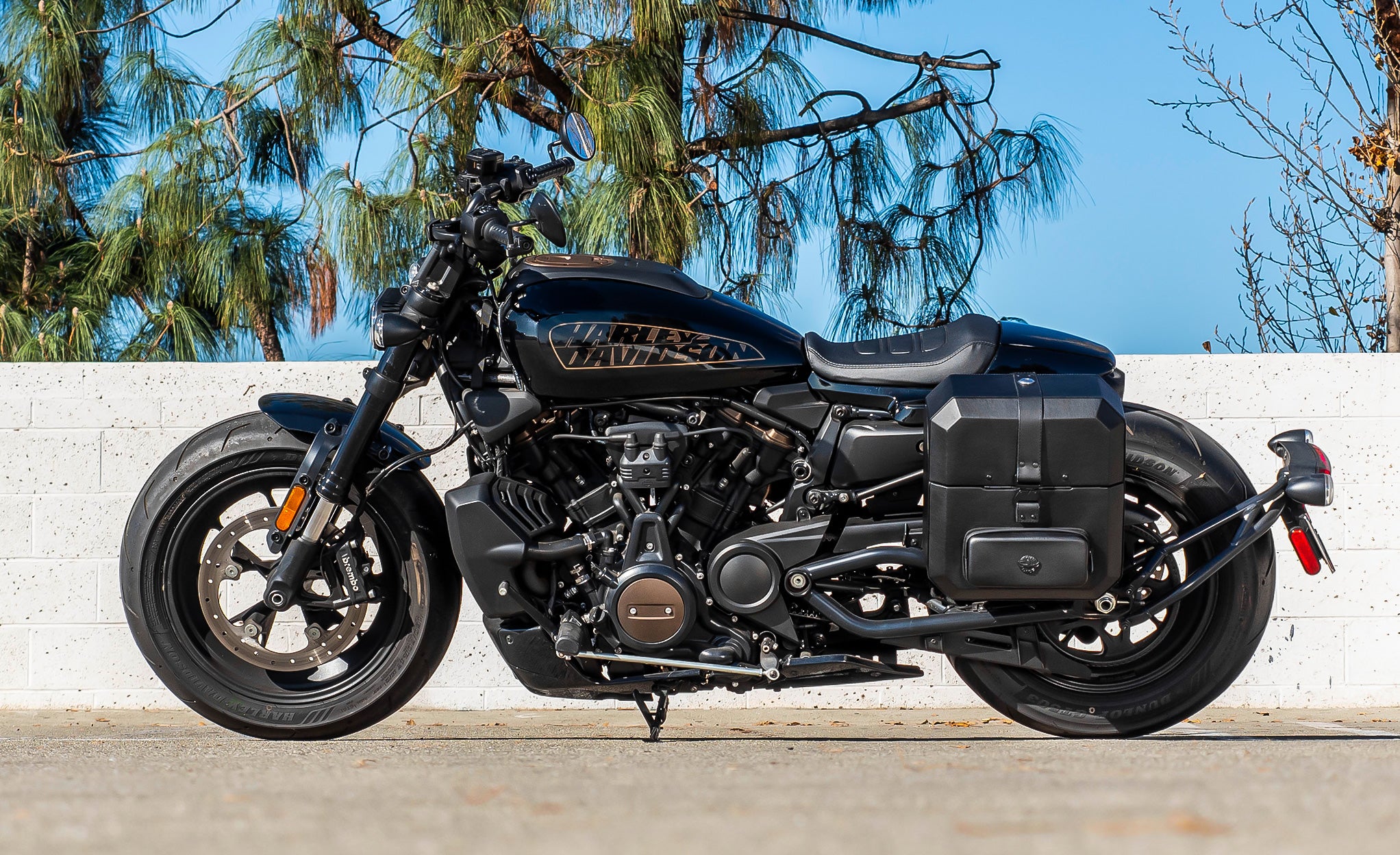 15L - Outlaw Quick Mount Medium Harley Sportster S (RH1250S) Hard Solo Saddlebag (Left Only) @expand