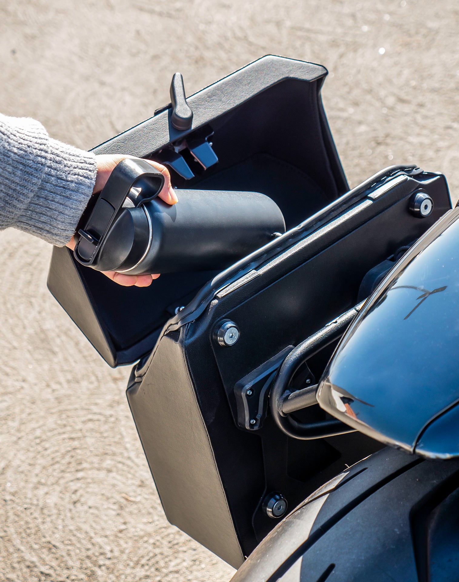 15L - Outlaw Quick Mount Medium Harley Sportster S (RH1250S) Hard Solo Saddlebag (Left Only) v4