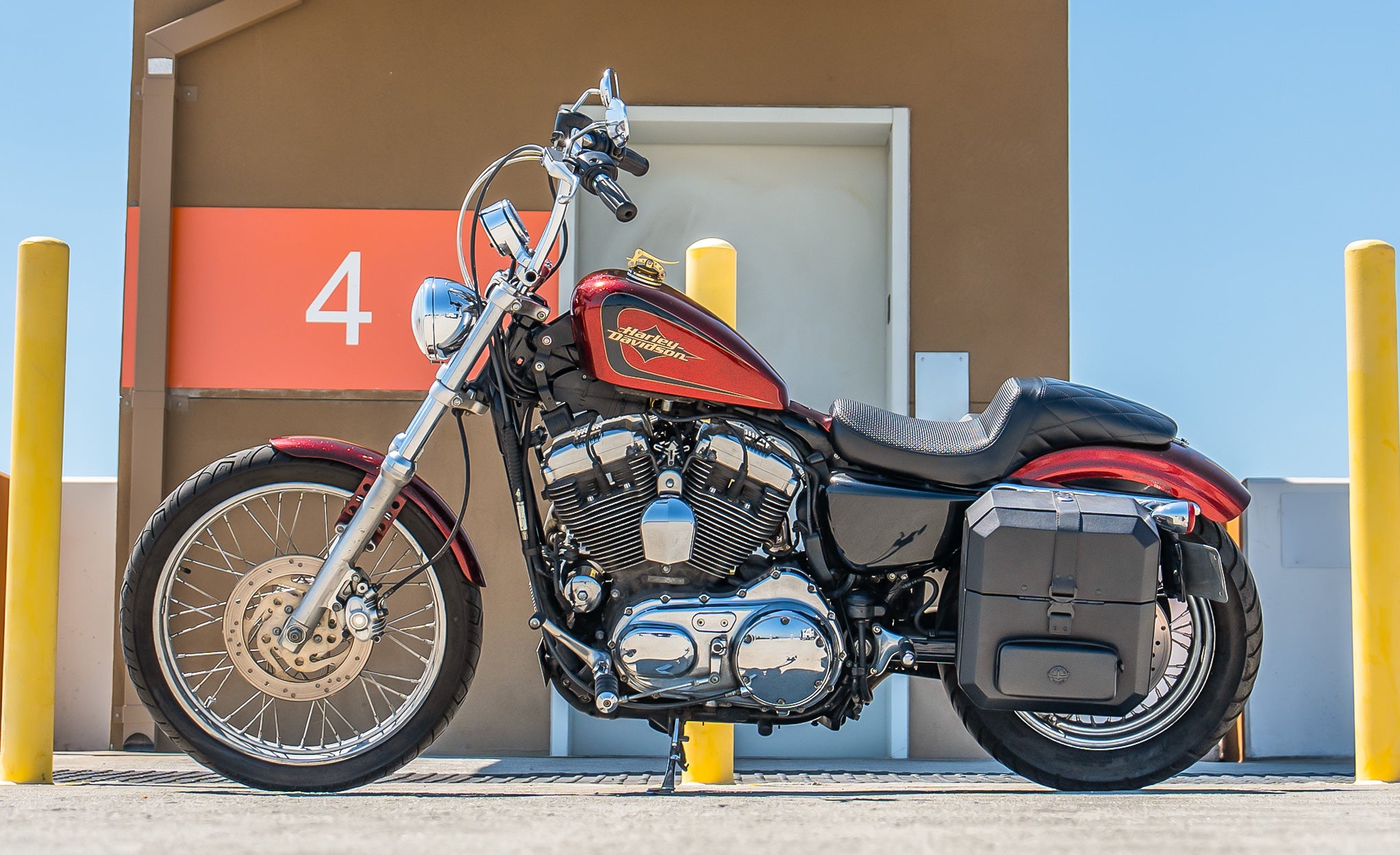 15L - Outlaw Quick Mount Medium Harley Sportster Seventy Two 72 Hard Solo Saddlebag (Left Only) @expand