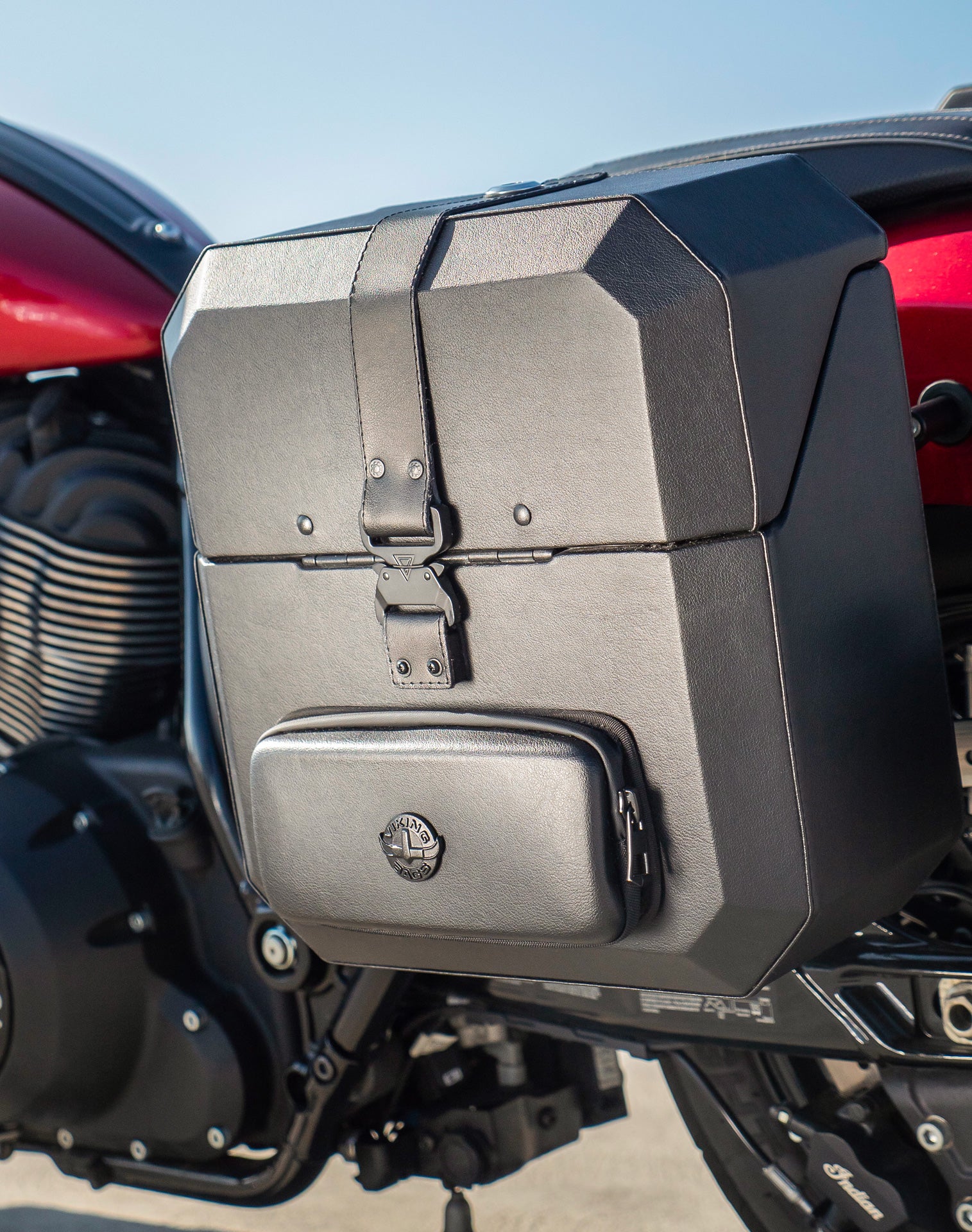 15L - Outlaw Quick-Mount Medium Indian Chief Bobber Hard Solo Saddlebag (Left Only) Life Style