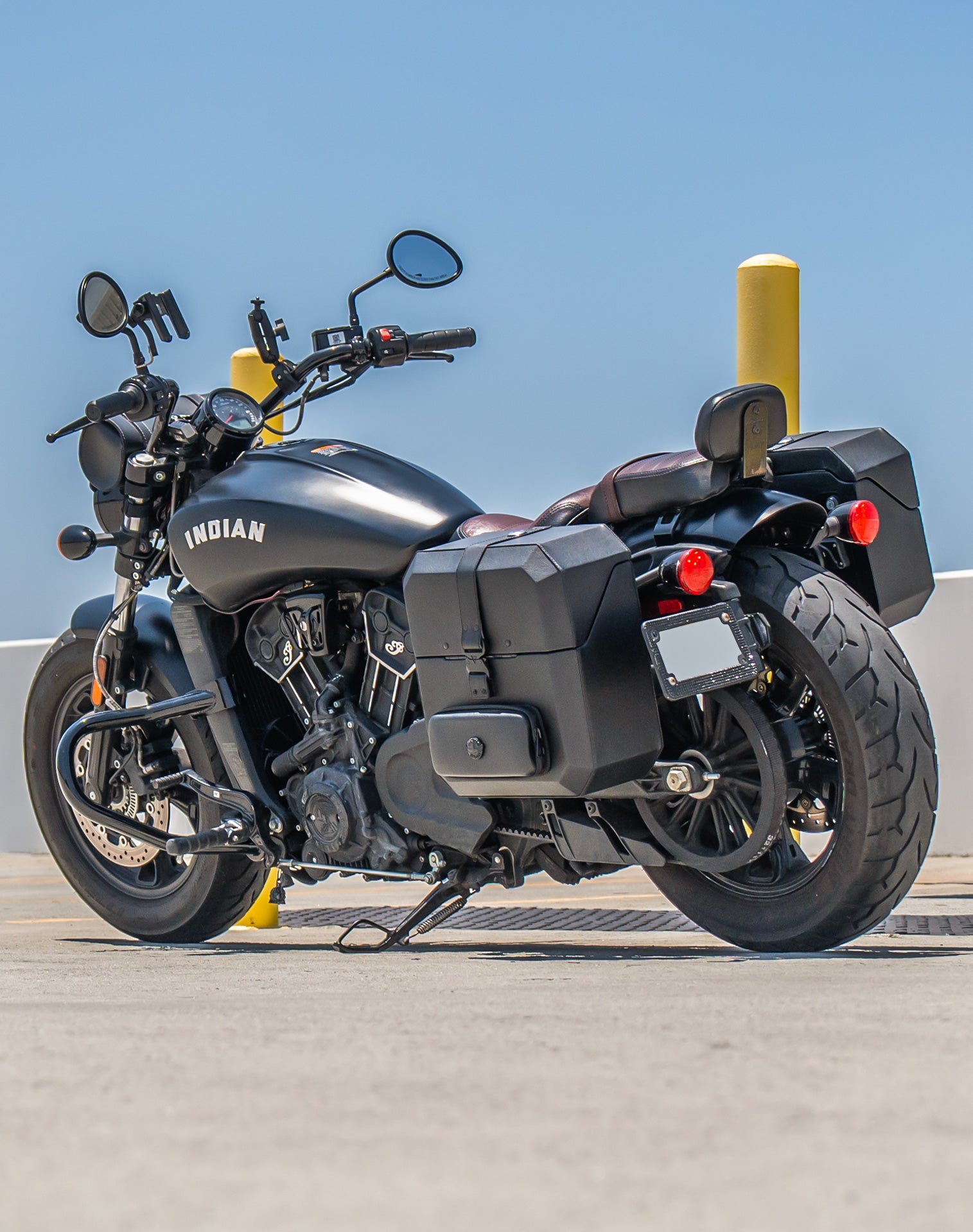 15L - Outlaw Quick Mount Medium Indian Scout Bobber Twenty Hard Solo Saddlebag (Left Only) v1