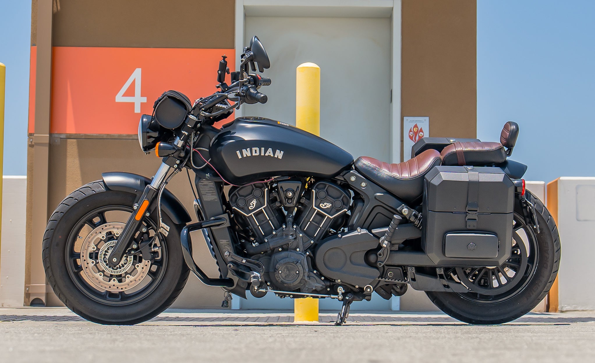 15L - Outlaw Quick Mount Medium Indian Scout Rogue Hard Solo Saddlebag (Left Only) @expand