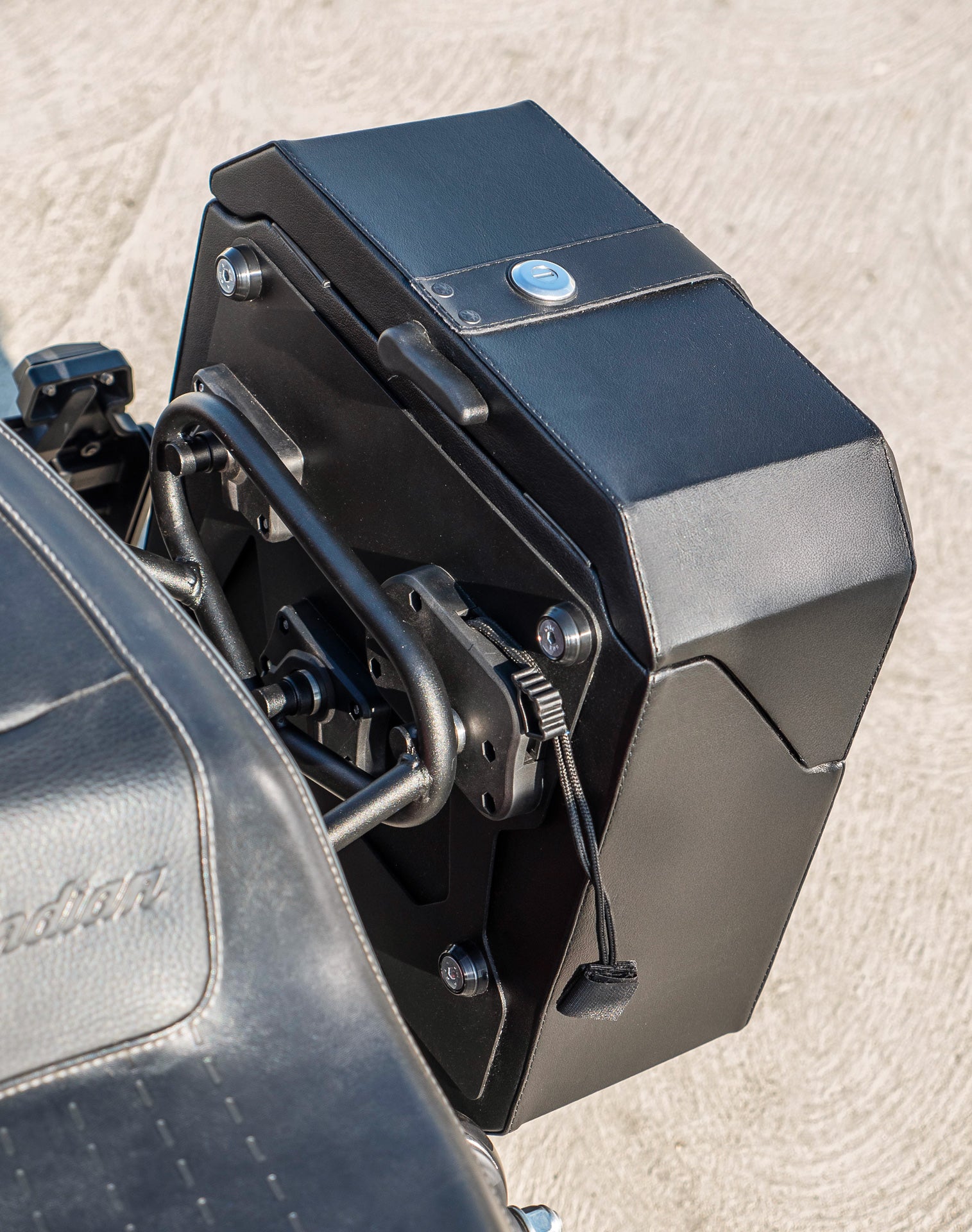 15L - Outlaw Quick-Mount Medium Indian Sport Chief Hard Solo Saddle Bag (Left Only) Life Style