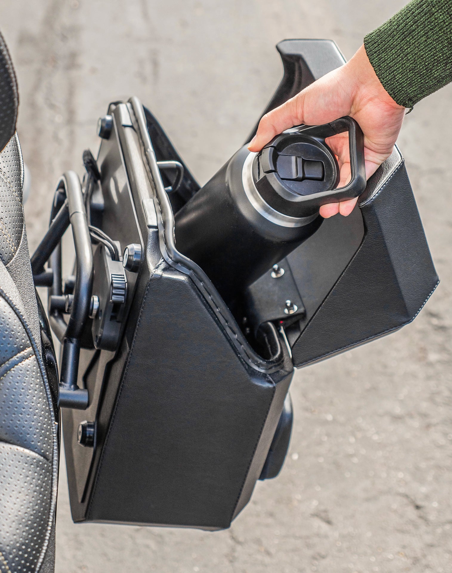 15L - Outlaw Quick-Mount Medium Suzuki Boulevard M109 VZR1800 Hard Solo Saddlebag (Left Only) v4