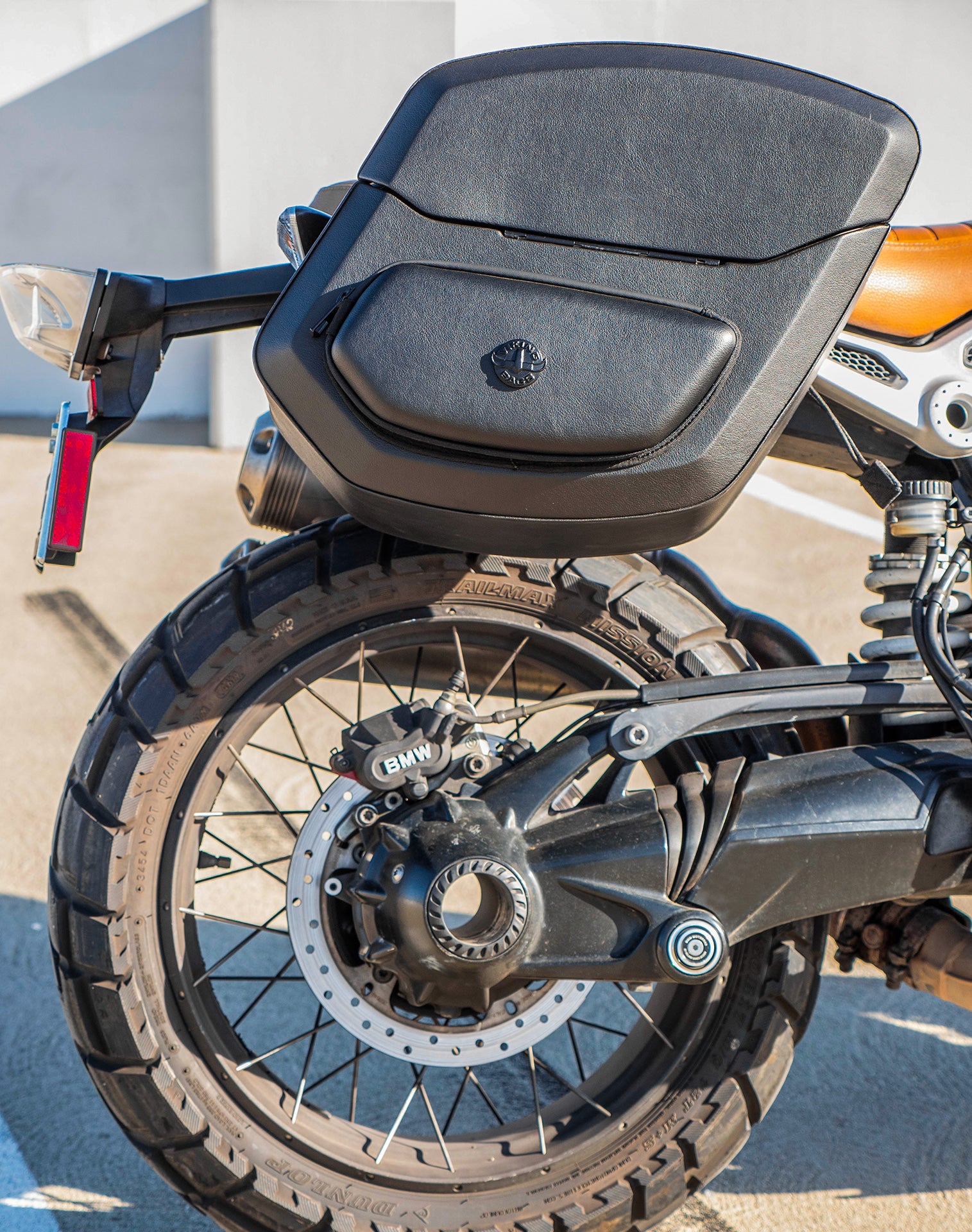 12L - Ironclad Quick-Mount Medium BMW R nineT Hard Solo Saddlebag (Right Only) v2