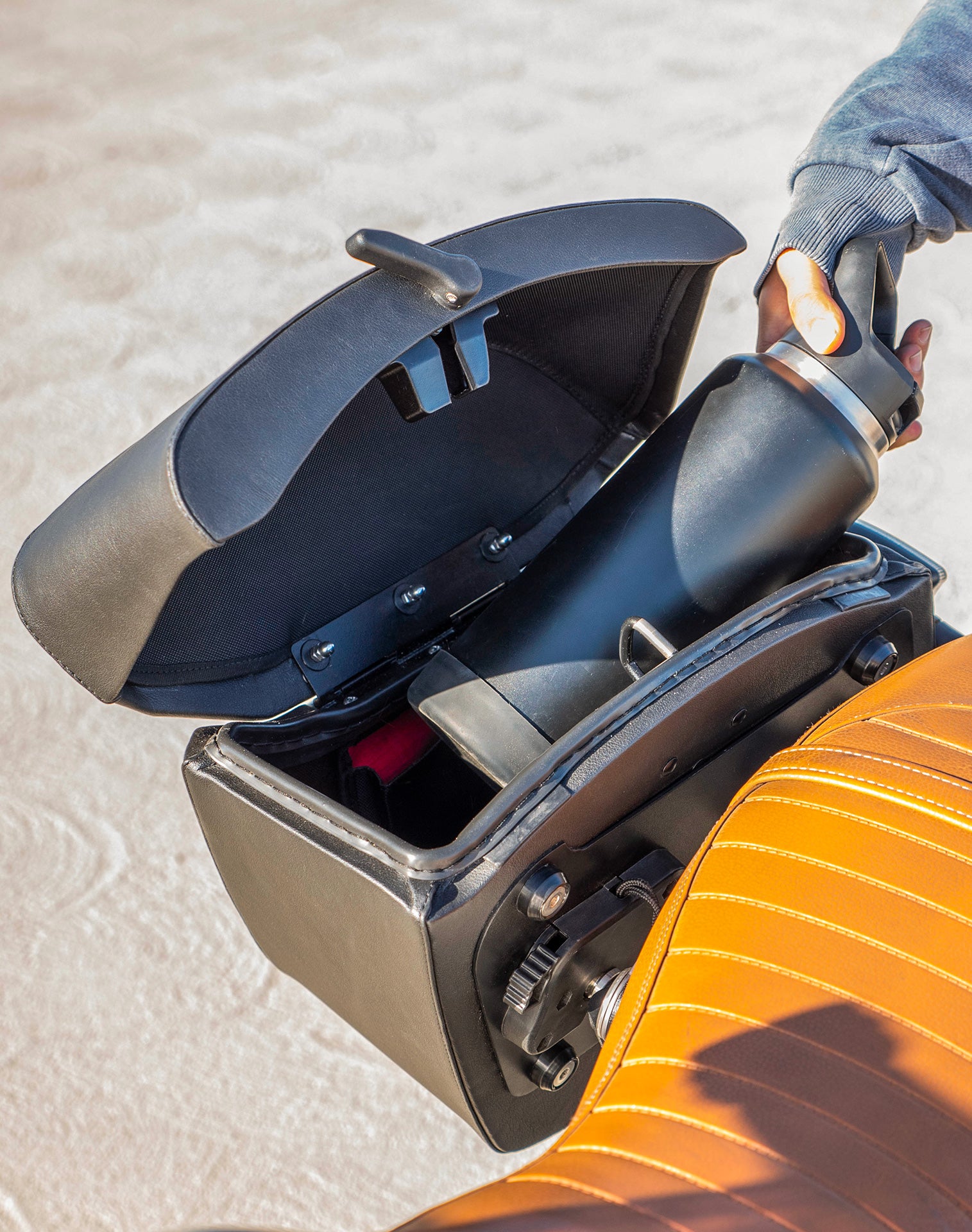 12L - Ironclad Quick-Mount Medium BMW R nineT Hard Solo Saddlebag (Right Only) v4