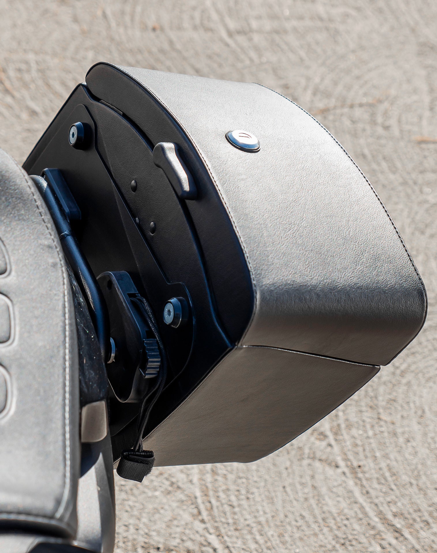 12L - Ironclad Quick Mount Medium Harley Softail Low Rider ST Hard Solo Saddlebag (Left Only) v4