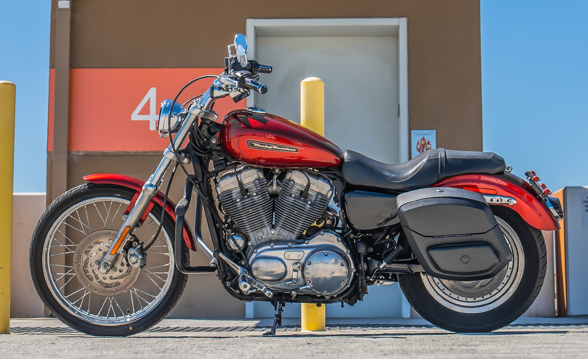 12L - Ironclad Quick Mount Medium Harley Sportster 883 Custom XL883C Hard Solo Saddlebag (Left Only) @expand