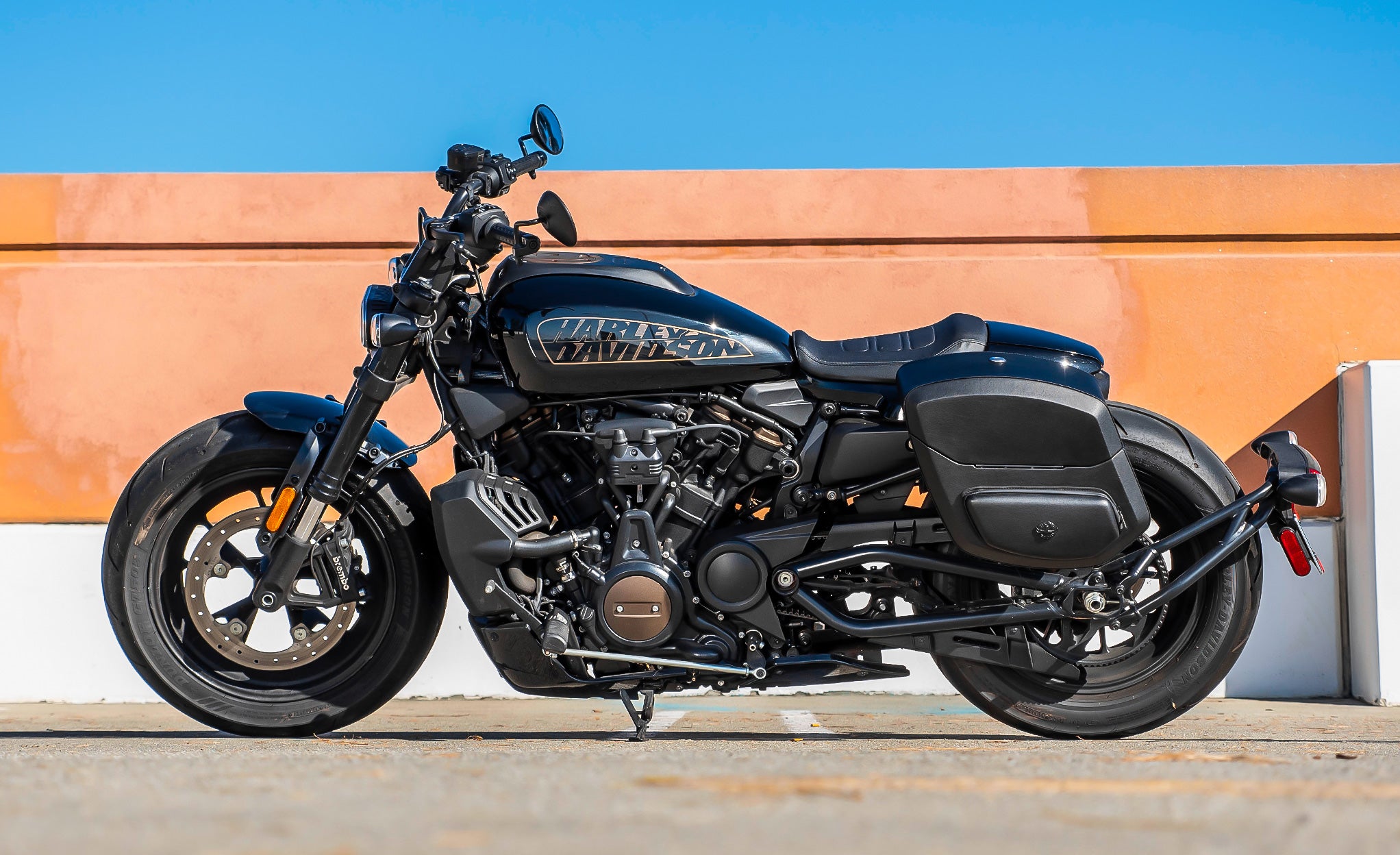 20L - Ironclad Quick Mount Medium Harley Sportster S (RH1250S) Hard Solo Saddlebag (Left Only) @expand