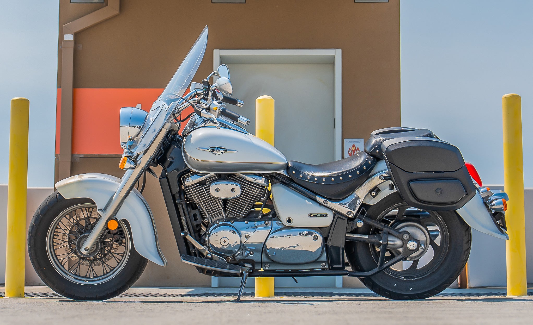 12L - Ironclad Quick Mount Medium Suzuki Boulevard C50 VL800 Hard Solo Saddlebag (Left Only) @expand