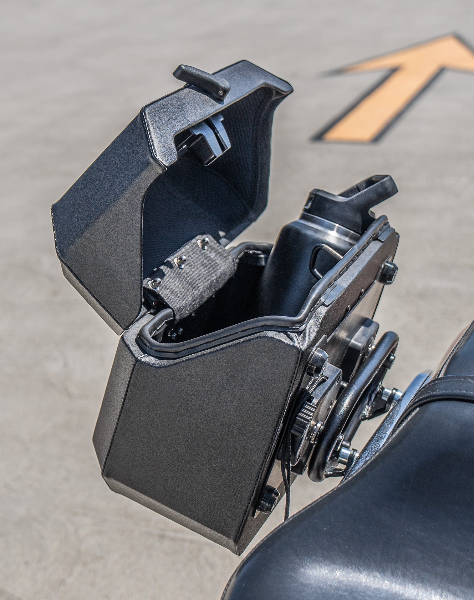 20L - Outlaw Quick-Mount Small Honda VTX 1300 C Leather Wrapped Hard Saddlebags Life Style 4