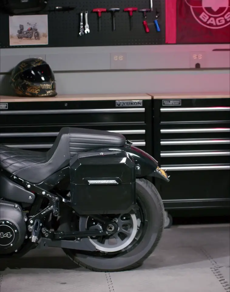 20L - Outlaw Quick-Mount Small Honda VTX 1300 C Painted Hard Saddlebags GIF