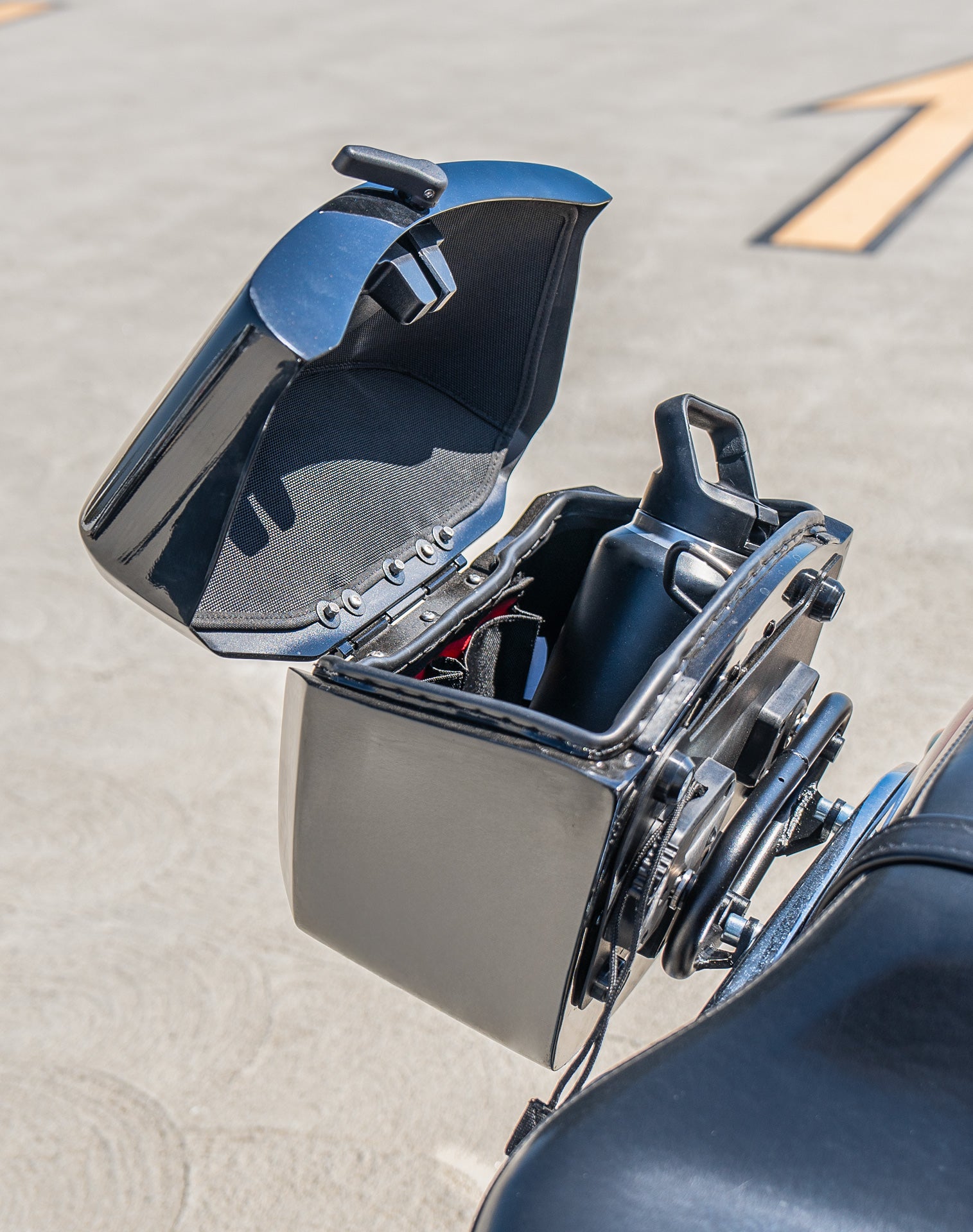 24L - Ironclad Quick-Mount Medium Honda VTX 1300 C Painted Hard Saddlebags Life Style 4