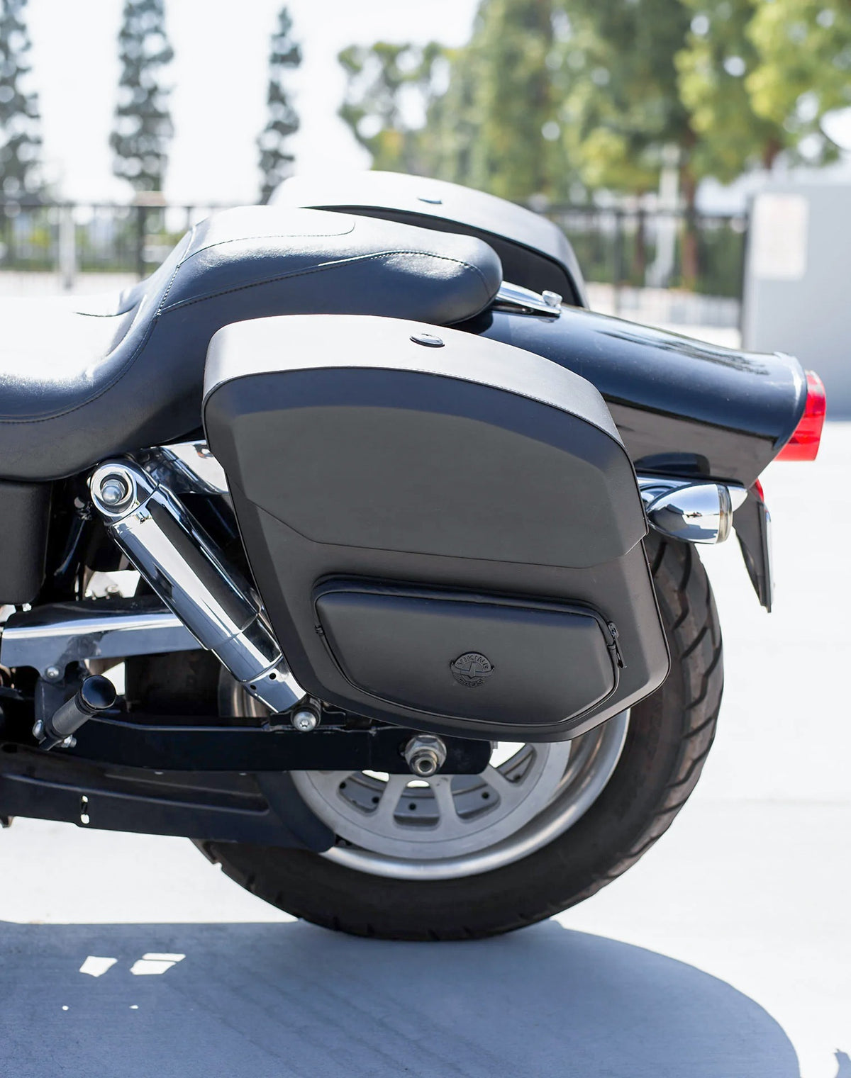 24L - Stormclad Quick Mount Medium Harley Dyna Fat Bob FXDF Hard Saddlebag