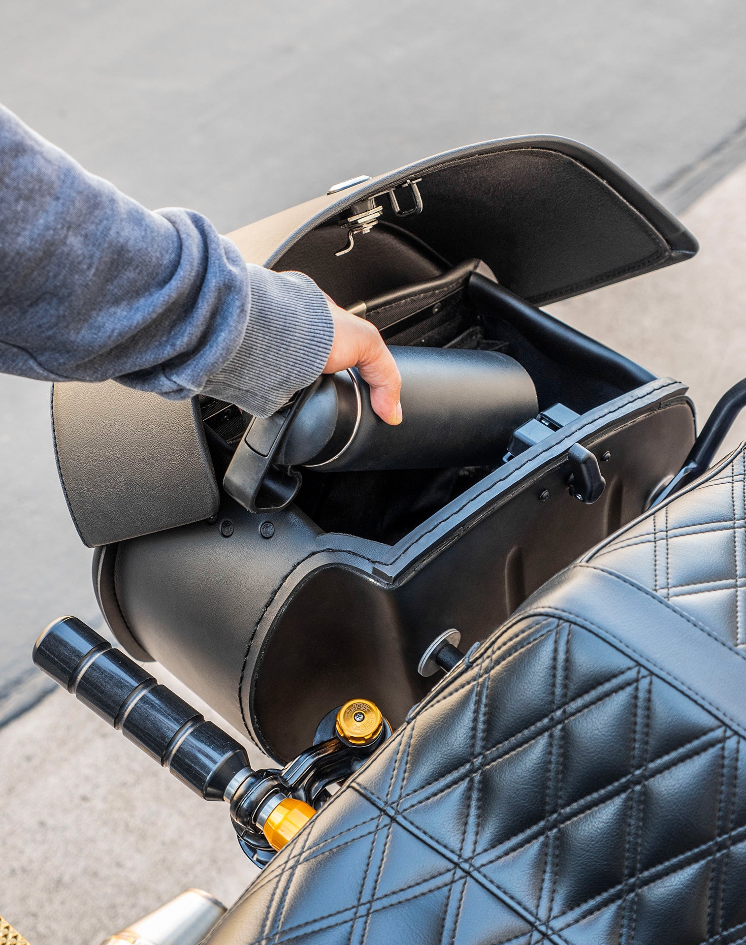 26L - Panzer Large Shock Cutout Leather Saddlebags for Harley Dyna Super Glide Custom FXDC/I v4