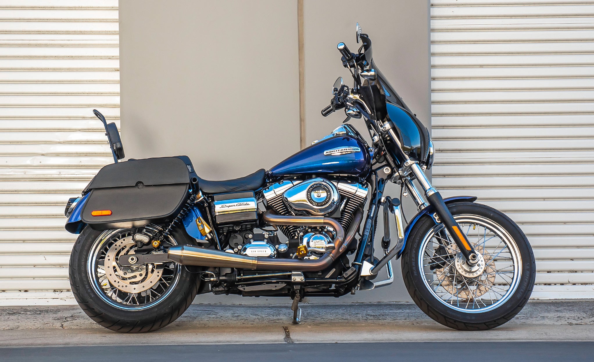 26L - Panzer Large Shock Cutout Leather Saddlebags for Harley Dyna Super Glide FXD/I @expand