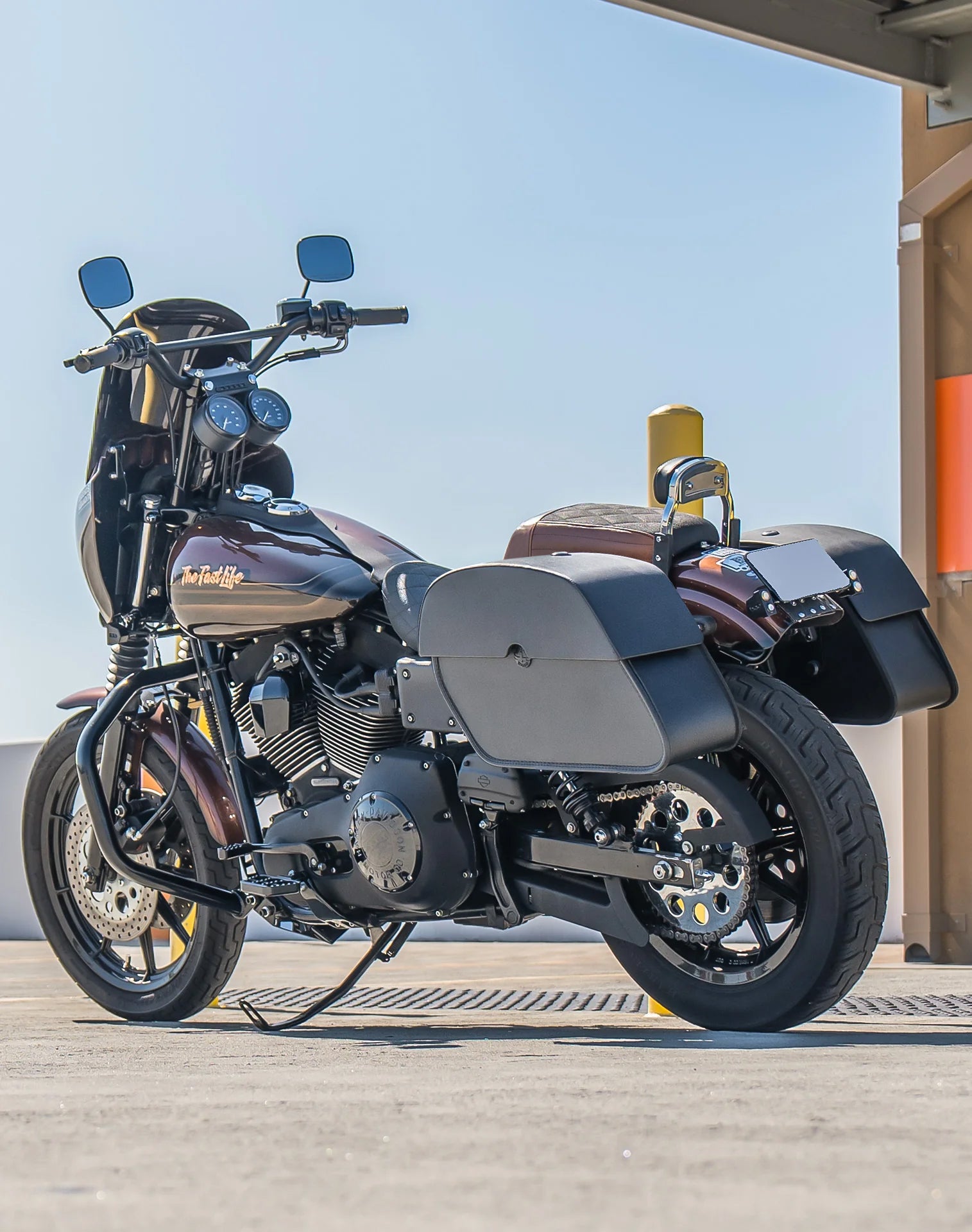 26L - Panzer Large Shock Cutout Leather Saddlebags for Harley Dyna Super Glide FXD/I Lifestyle