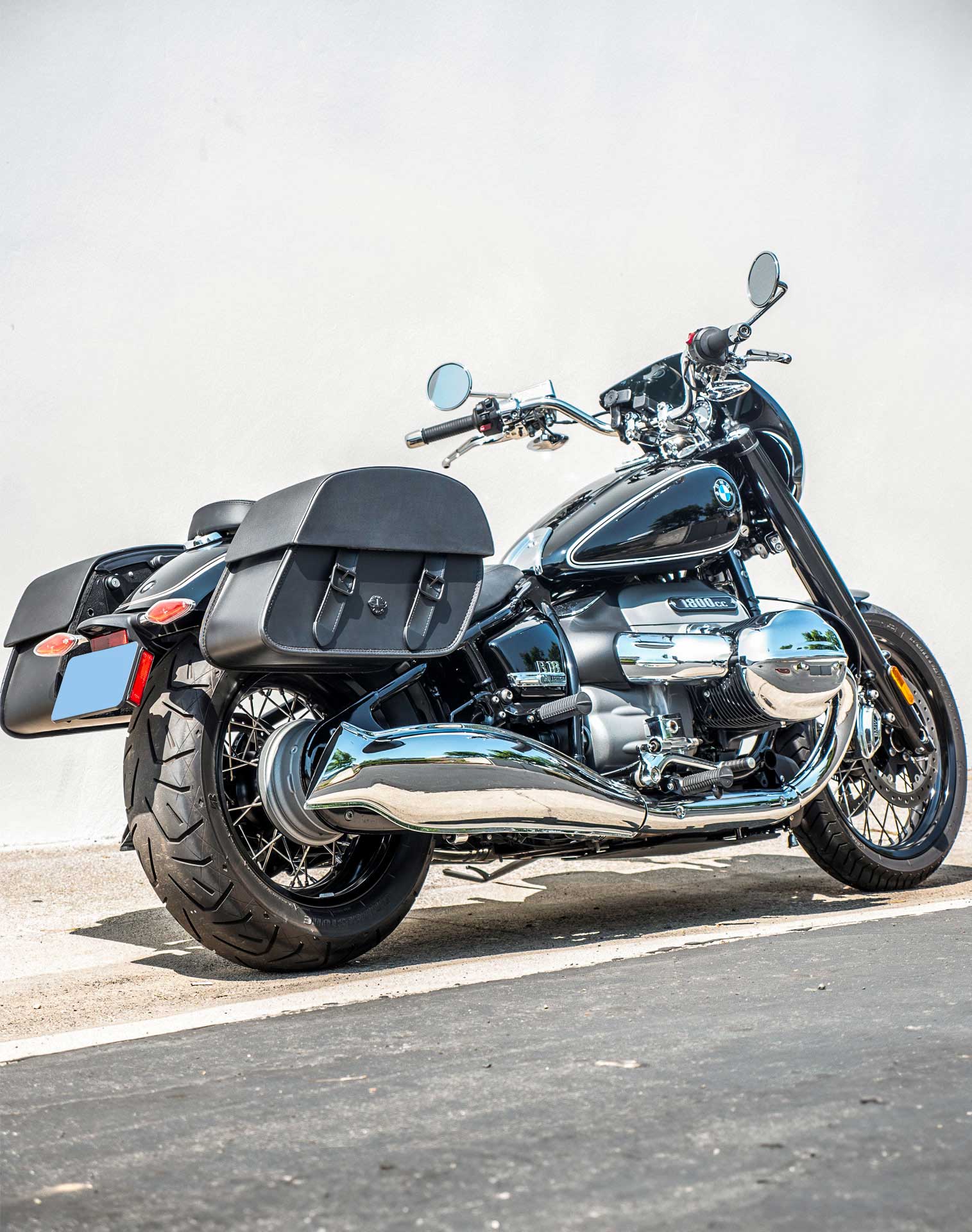 28L - Baelor Medium Quick Mount BMW R18 Solo Motorcycle Saddlebags v1