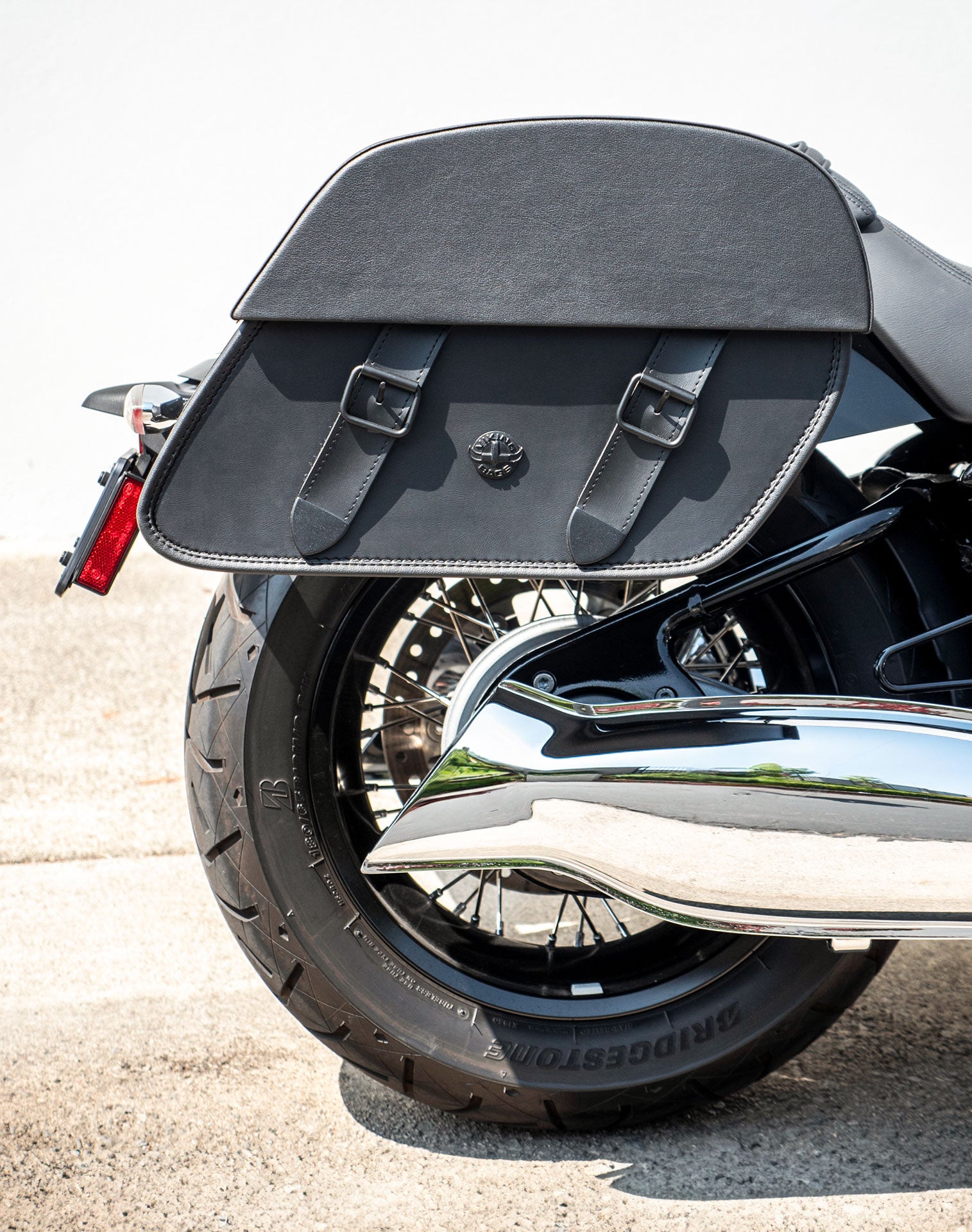 28L - Baelor Medium Quick Mount BMW R18 Solo Motorcycle Saddlebags v2