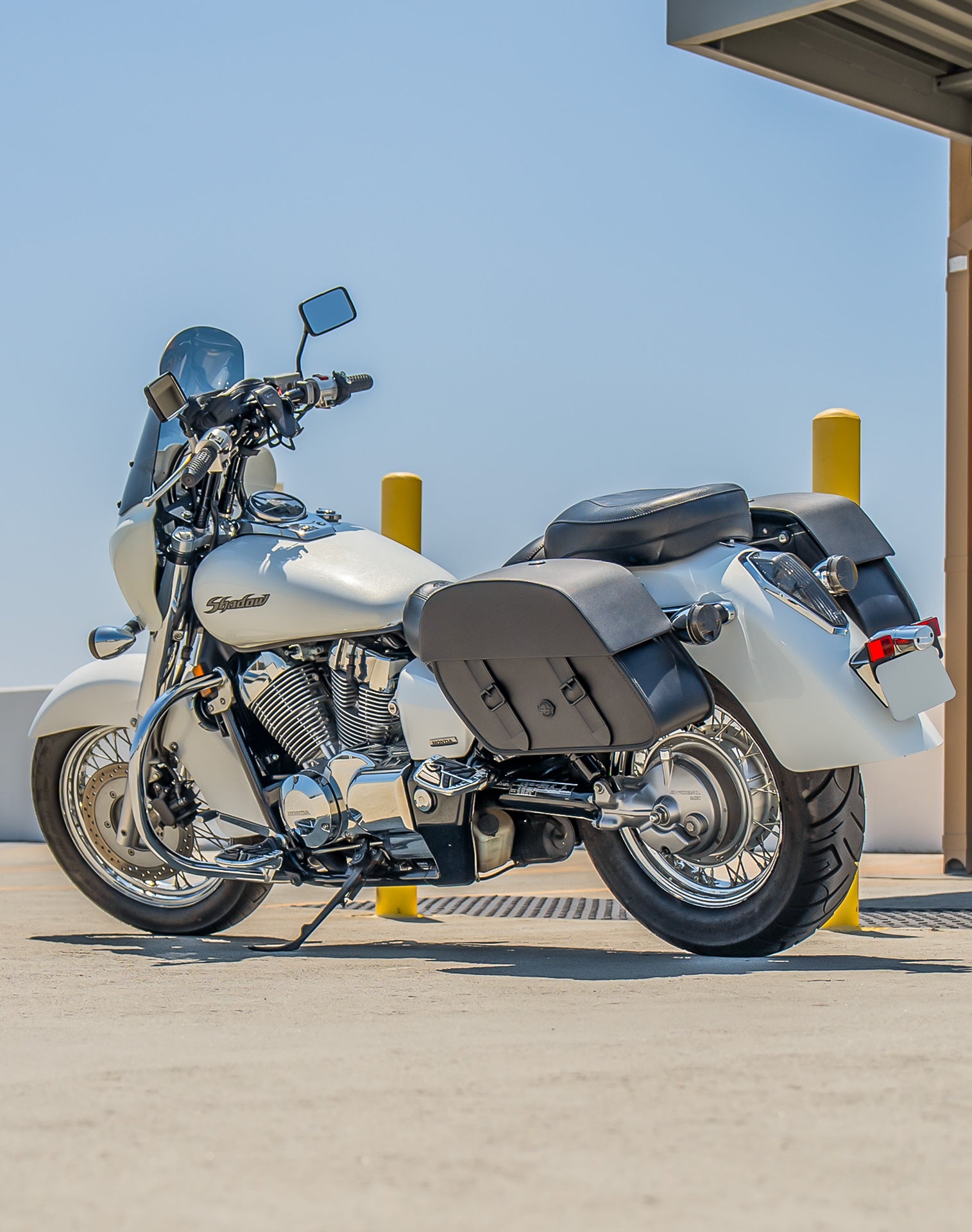 28L - Baelor Medium Quick Mount Honda Shadow 750 Aero Motorcycle Saddlebags v1