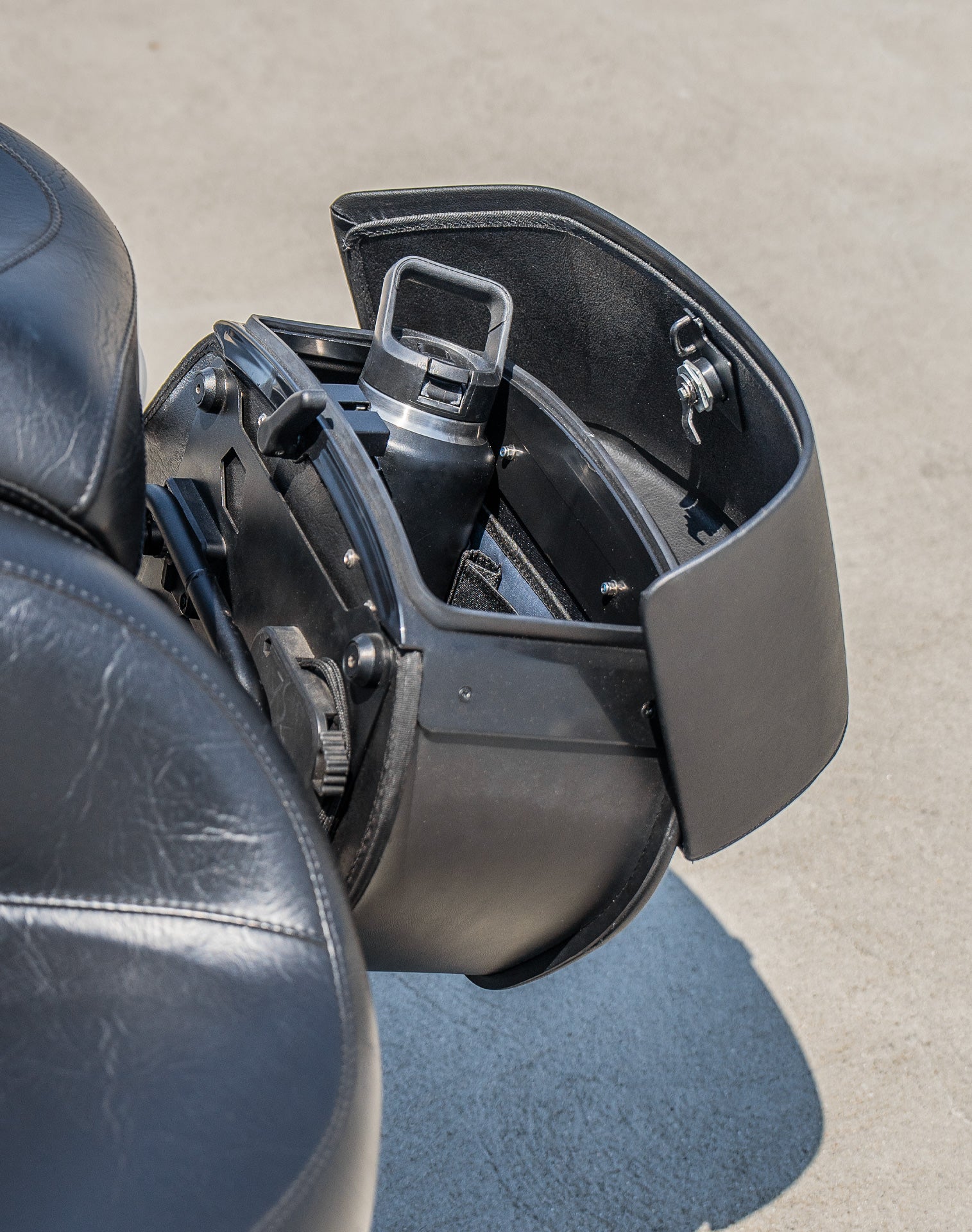 28L - Baelor Medium Quick Mount Honda Shadow 750 Aero Motorcycle Saddlebags v4