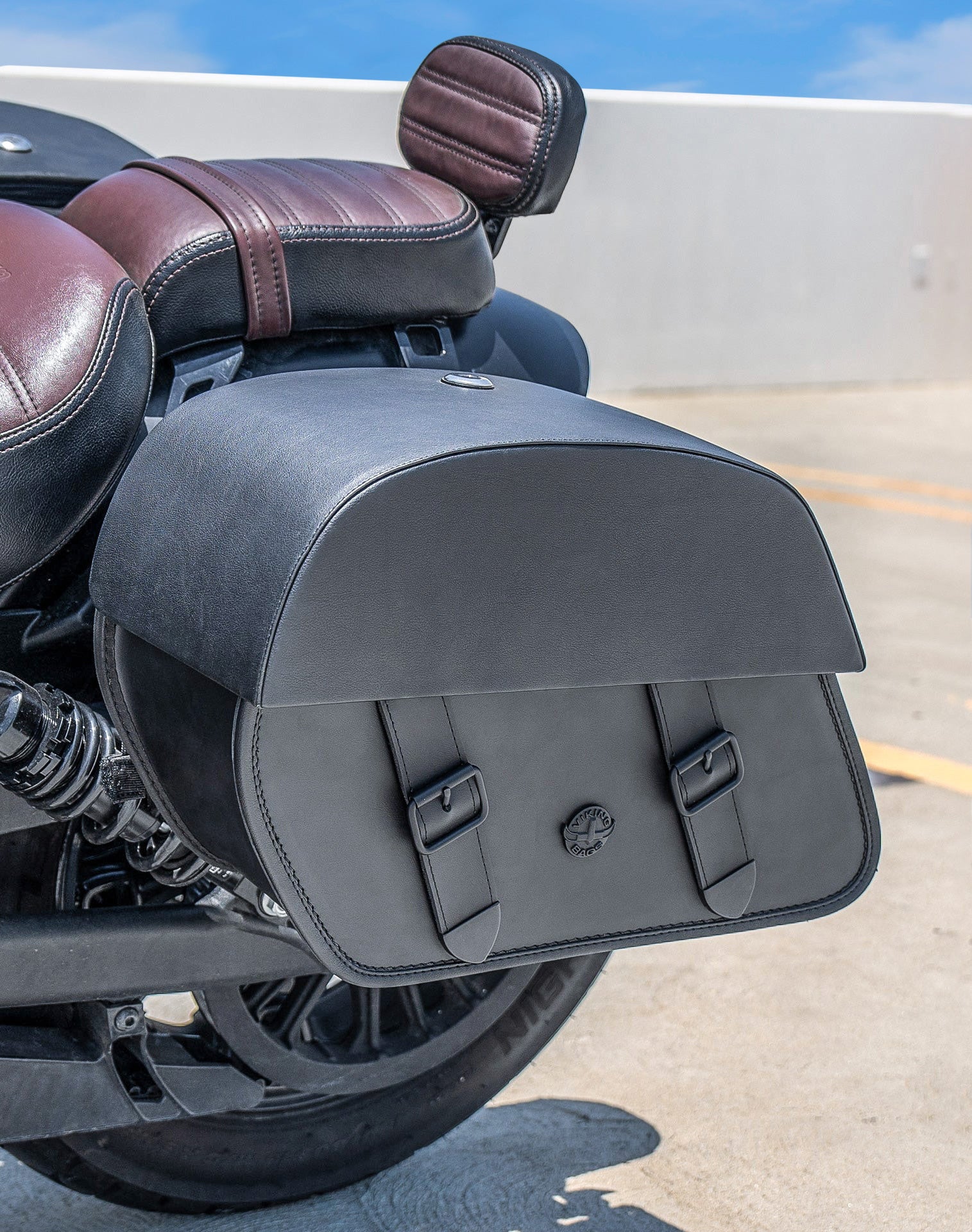 28L - Baelor Medium Quick Mount Indian Scout Bobber Motorcycle Saddlebags Lifestyle