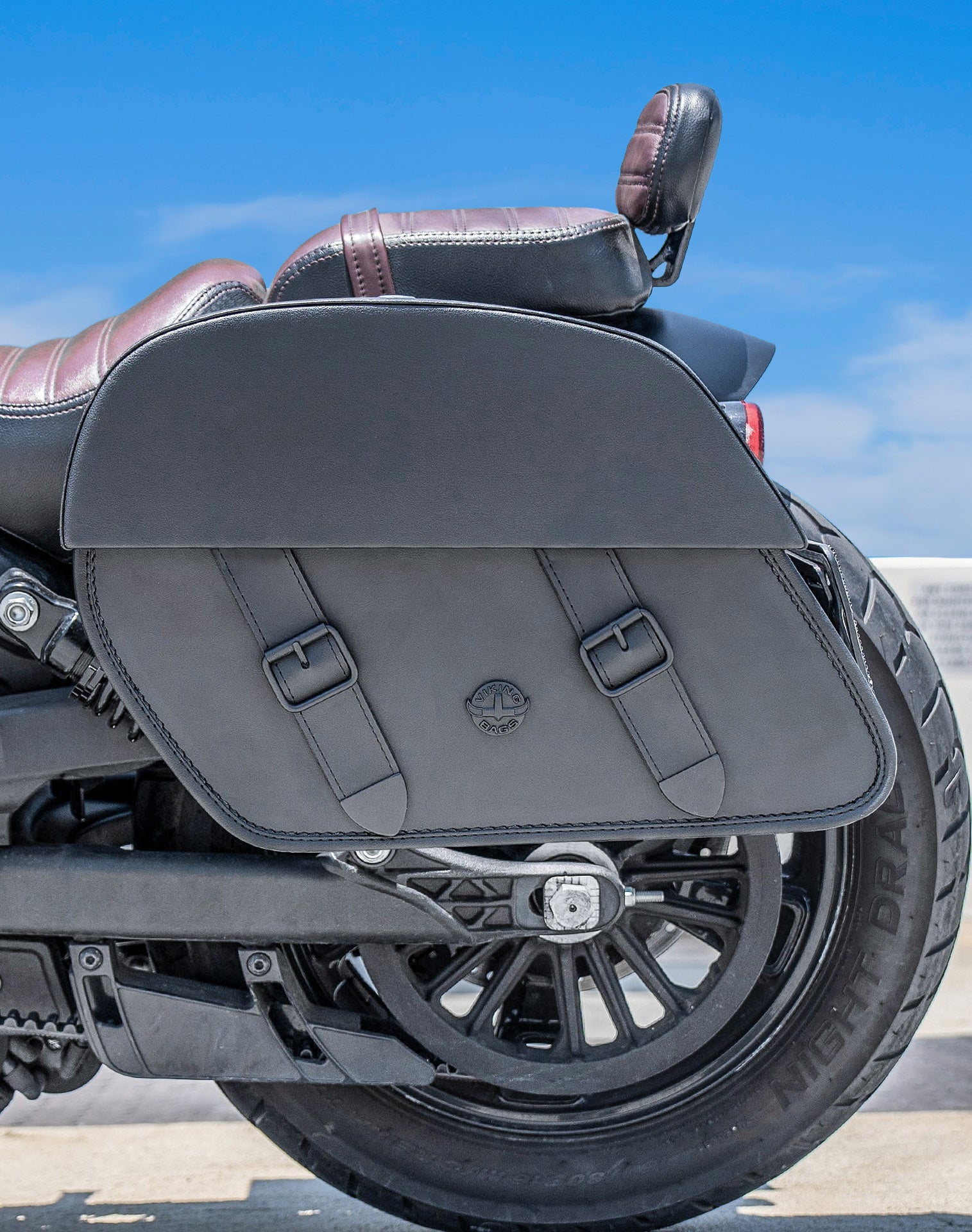 28L - Baelor Medium Quick Mount Indian Scout Bobber Motorcycle Saddlebags Lifestyle